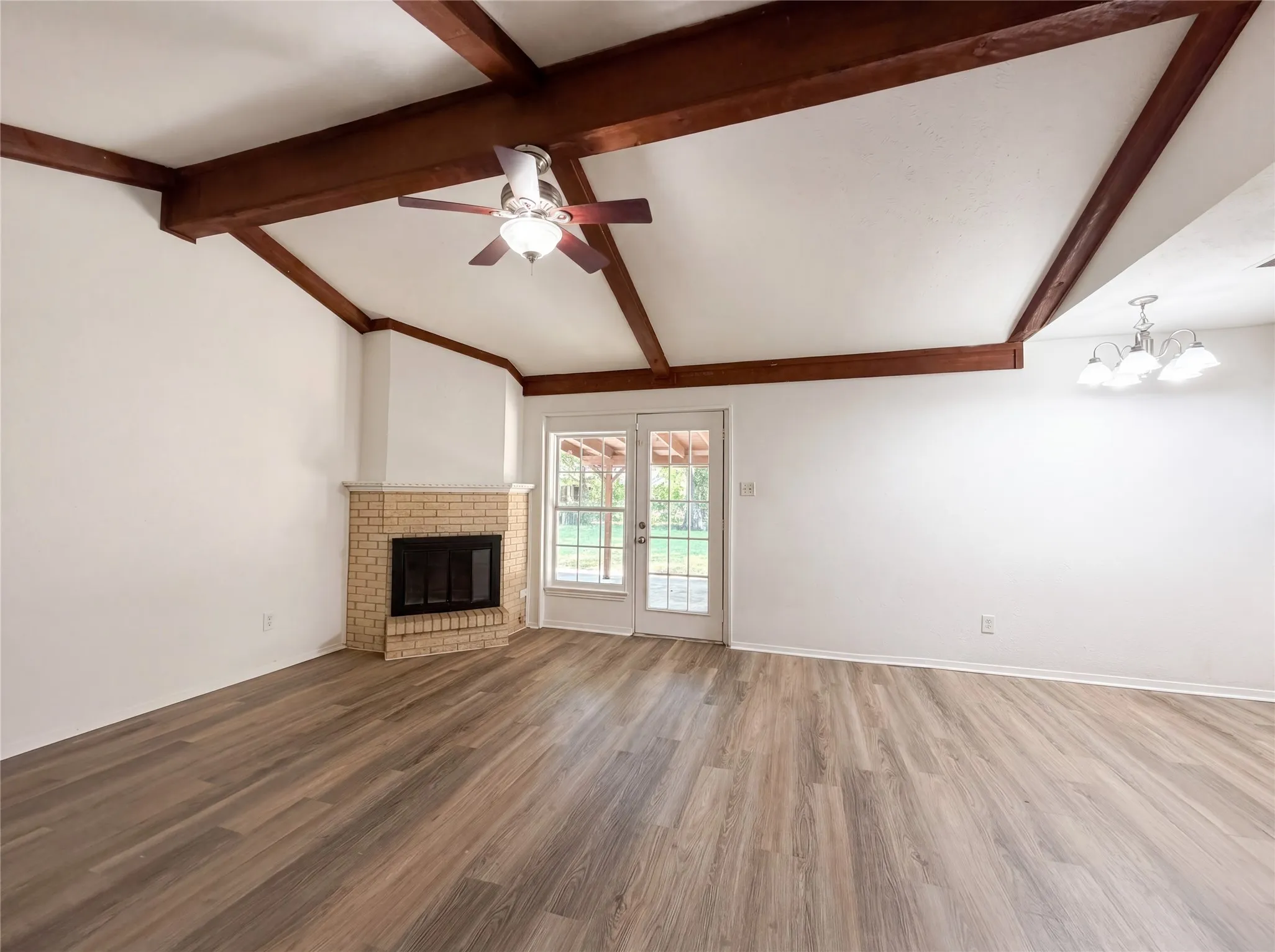 Single Family Residence For Sale in Tarrant County , 1500 Janann Avenue, Arlington, Texas 76014, 3 Bedroom, 2 Bathroom, 2 Garage spaces, 1,129 Sqft, built in 1966, mls#21404677, Real Estate Agent in Arlington, Homes For Sale in Tarrant county, Homes For Sale in Arlington, Realtor in Arlington Texas, Real Estate Brokerage Independent Realty Texas, Luminita Cordes Realtor