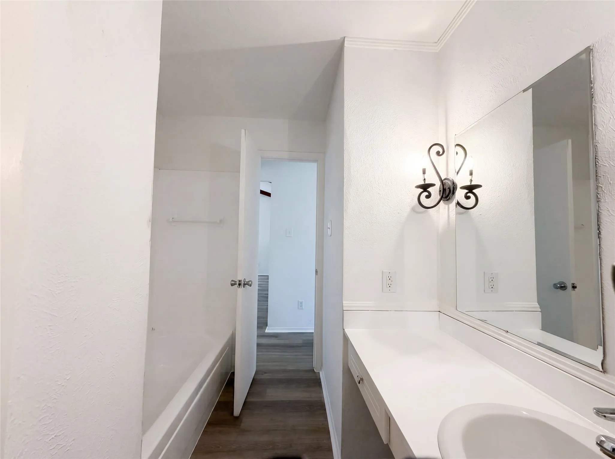 Single Family Residence For Sale in Tarrant County , 1500 Janann Avenue, Arlington, Texas 76014, 3 Bedroom, 2 Bathroom, 2 Garage spaces, 1,129 Sqft, built in 1966, mls#21404677, Real Estate Agent in Arlington, Homes For Sale in Tarrant county, Homes For Sale in Arlington, Realtor in Arlington Texas, Real Estate Brokerage Independent Realty Texas, Luminita Cordes Realtor
