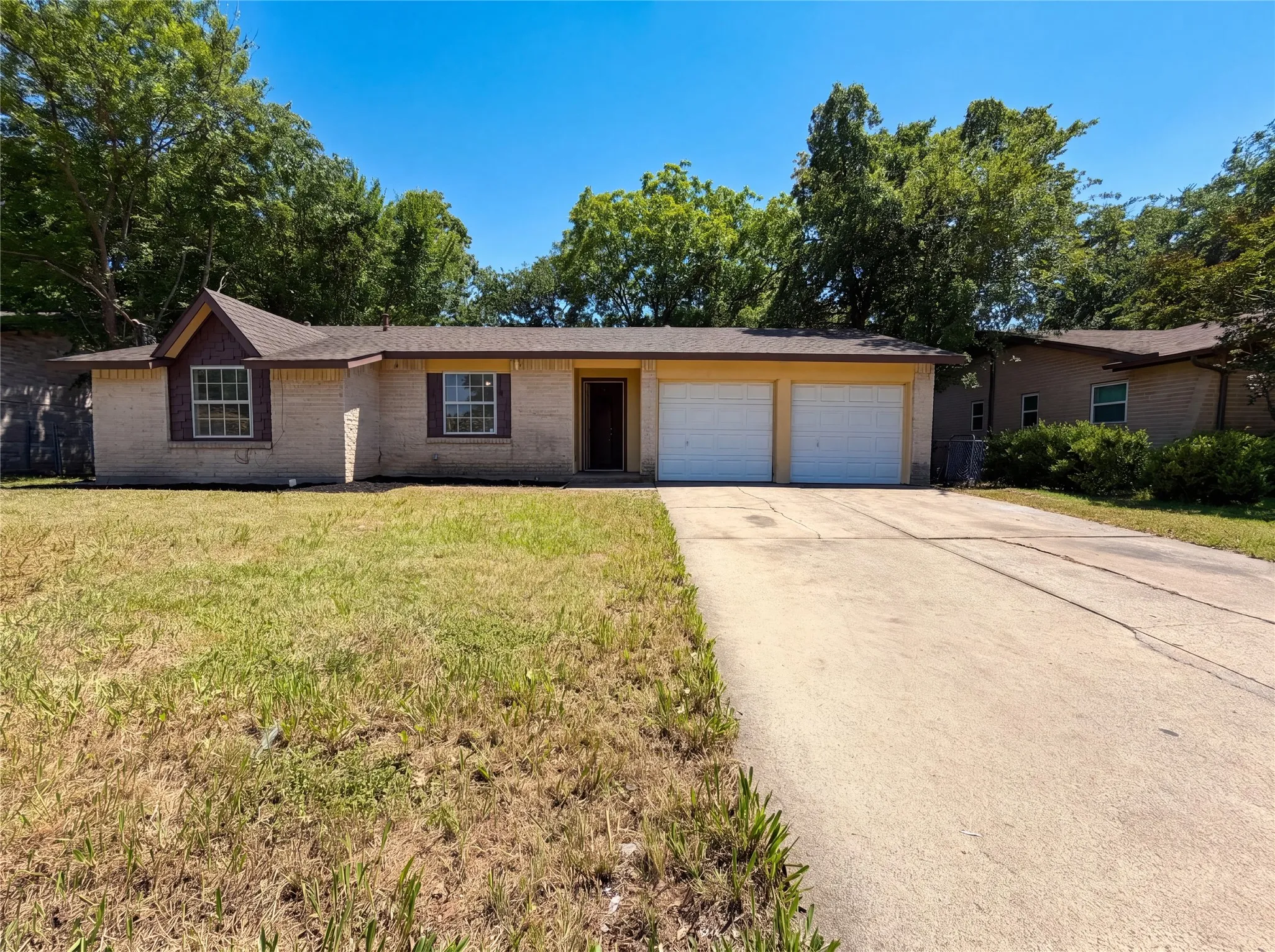 Single Family Residence For Sale in Tarrant County , 1500 Janann Avenue, Arlington, Texas 76014, 3 Bedroom, 2 Bathroom, 2 Garage spaces, 1,129 Sqft, built in 1966, mls#21404677, Real Estate Agent in Arlington, Homes For Sale in Tarrant county, Homes For Sale in Arlington, Realtor in Arlington Texas, Real Estate Brokerage Independent Realty Texas, Luminita Cordes Realtor