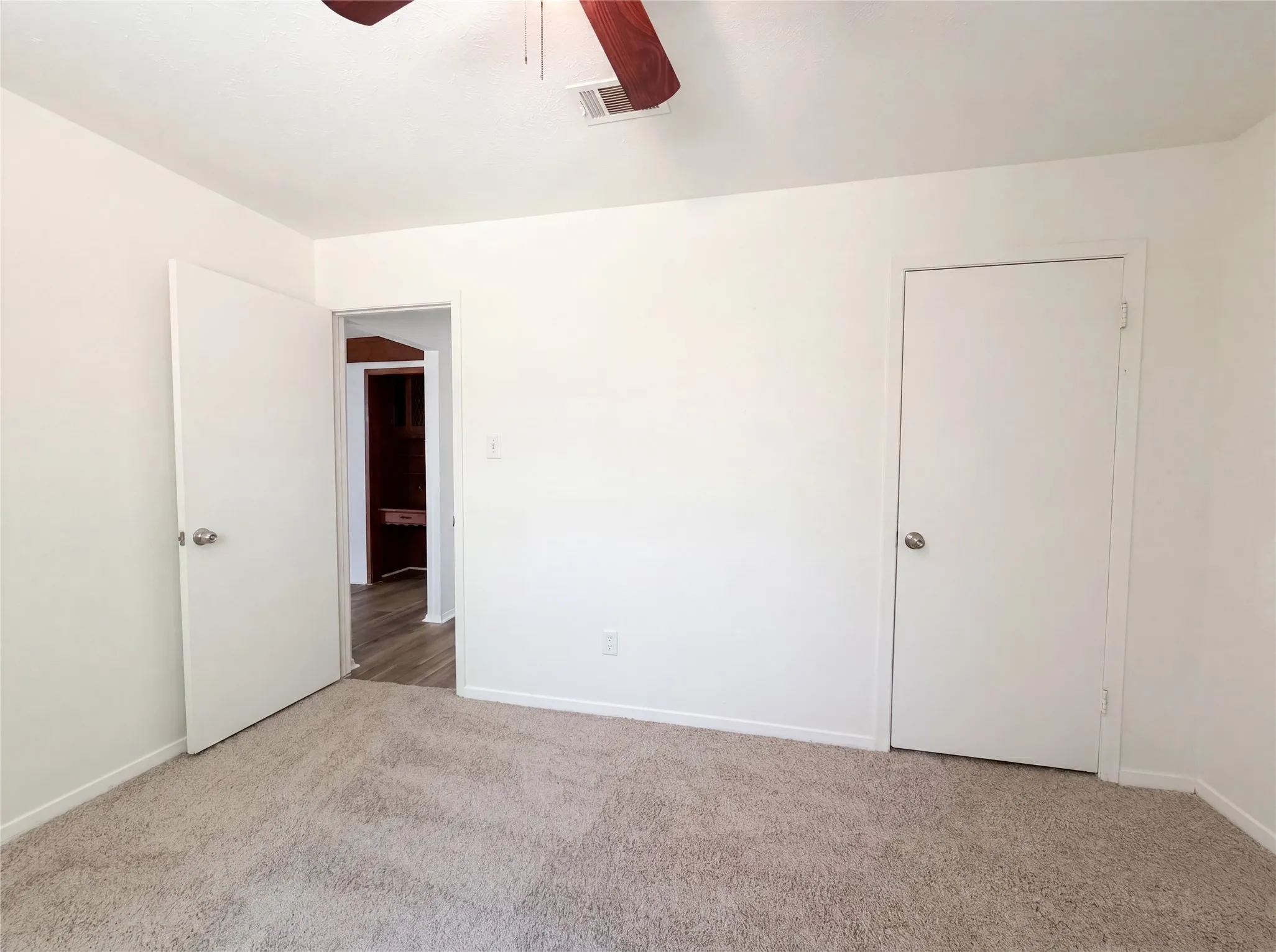 Single Family Residence For Sale in Tarrant County , 1500 Janann Avenue, Arlington, Texas 76014, 3 Bedroom, 2 Bathroom, 2 Garage spaces, 1,129 Sqft, built in 1966, mls#21404677, Real Estate Agent in Arlington, Homes For Sale in Tarrant county, Homes For Sale in Arlington, Realtor in Arlington Texas, Real Estate Brokerage Independent Realty Texas, Luminita Cordes Realtor