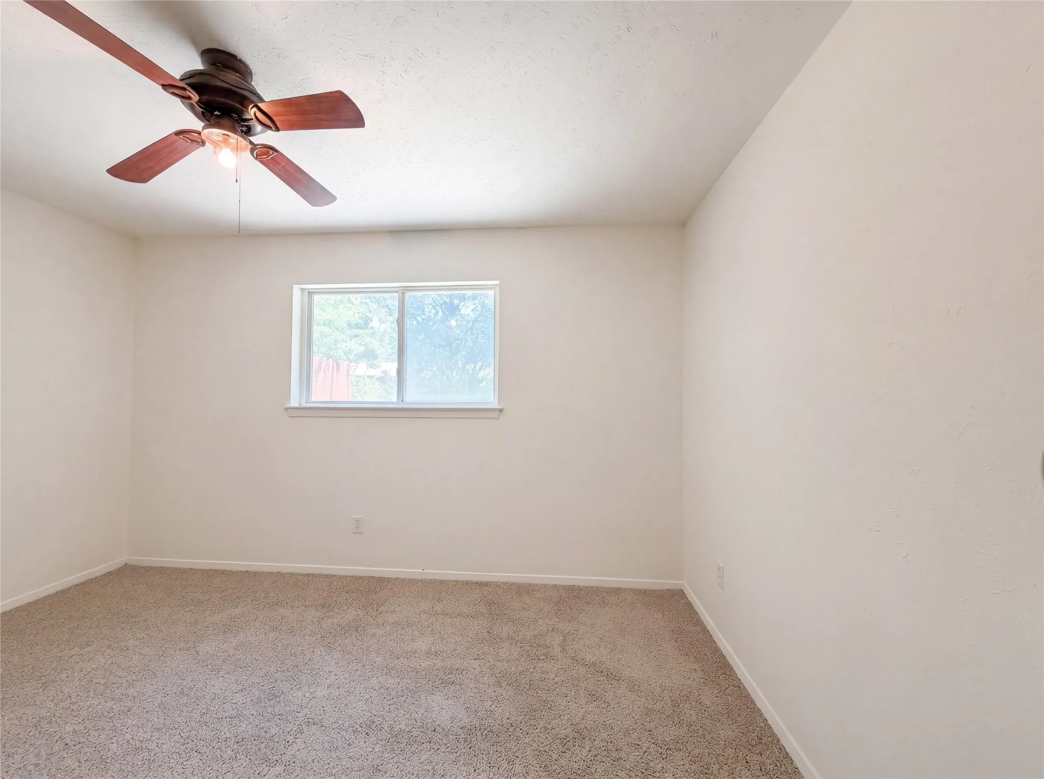 Single Family Residence For Sale in Tarrant County , 1500 Janann Avenue, Arlington, Texas 76014, 3 Bedroom, 2 Bathroom, 2 Garage spaces, 1,129 Sqft, built in 1966, mls#21404677, Real Estate Agent in Arlington, Homes For Sale in Tarrant county, Homes For Sale in Arlington, Realtor in Arlington Texas, Real Estate Brokerage Independent Realty Texas, Luminita Cordes Realtor