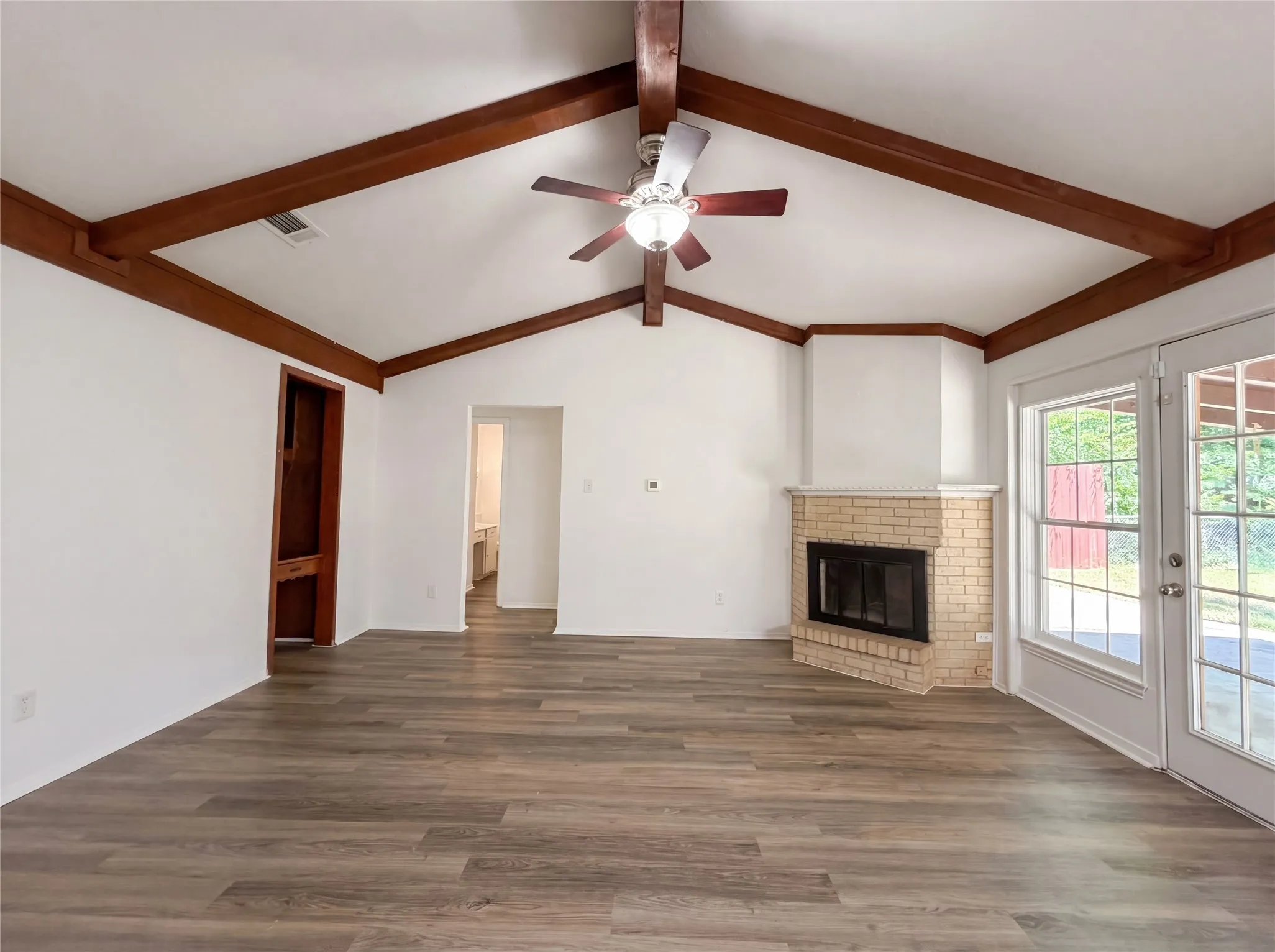 Single Family Residence For Sale in Tarrant County , 1500 Janann Avenue, Arlington, Texas 76014, 3 Bedroom, 2 Bathroom, 2 Garage spaces, 1,129 Sqft, built in 1966, mls#21404677, Real Estate Agent in Arlington, Homes For Sale in Tarrant county, Homes For Sale in Arlington, Realtor in Arlington Texas, Real Estate Brokerage Independent Realty Texas, Luminita Cordes Realtor