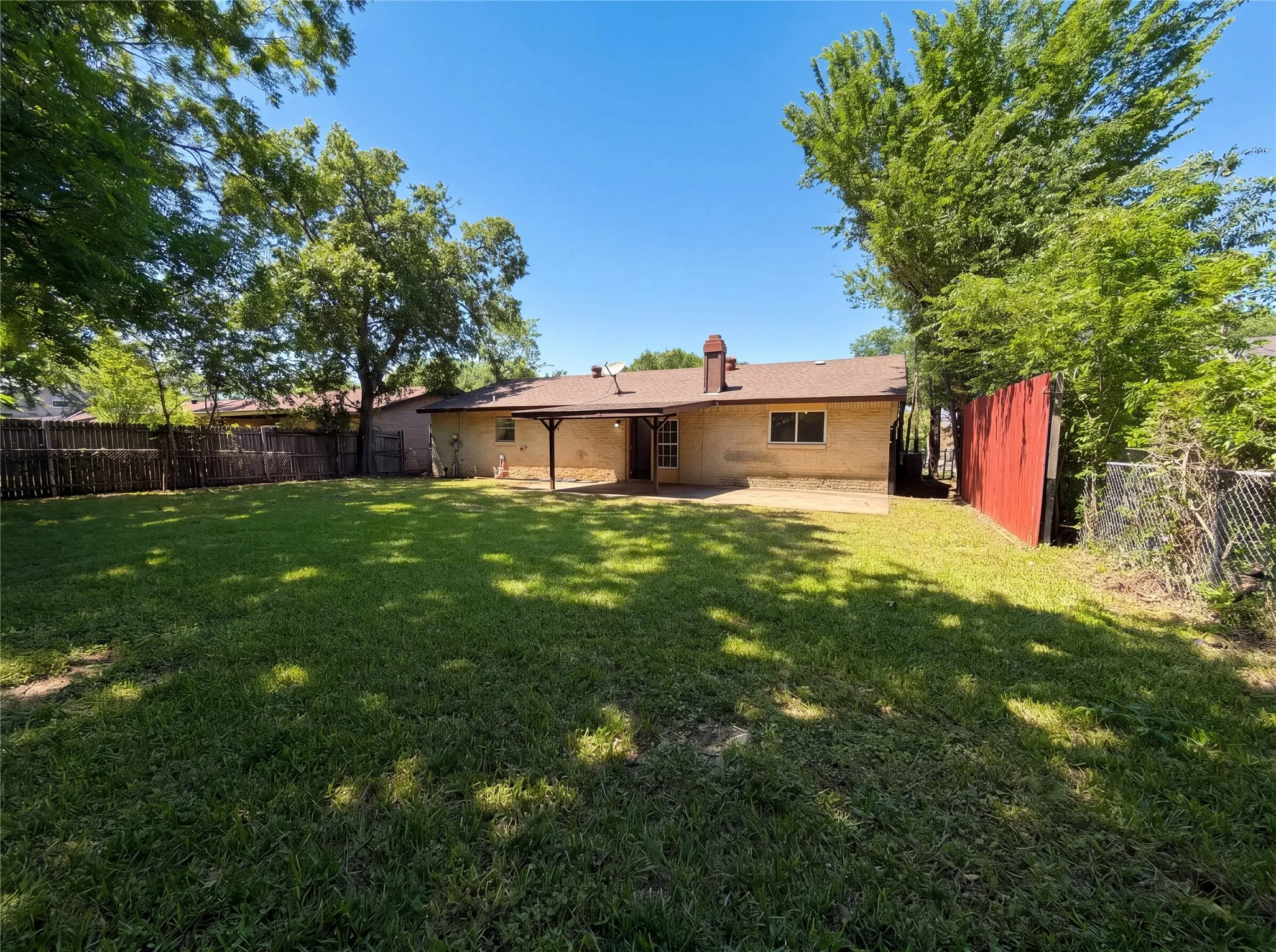 Single Family Residence For Sale in Tarrant County , 1500 Janann Avenue, Arlington, Texas 76014, 3 Bedroom, 2 Bathroom, 2 Garage spaces, 1,129 Sqft, built in 1966, mls#21404677, Real Estate Agent in Arlington, Homes For Sale in Tarrant county, Homes For Sale in Arlington, Realtor in Arlington Texas, Real Estate Brokerage Independent Realty Texas, Luminita Cordes Realtor