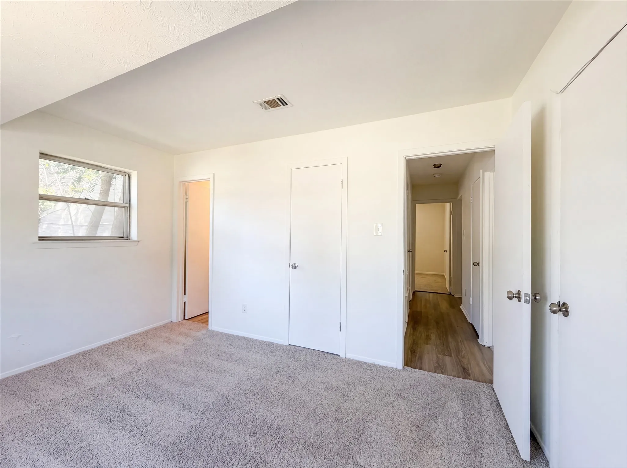 Single Family Residence For Sale in Tarrant County , 1500 Janann Avenue, Arlington, Texas 76014, 3 Bedroom, 2 Bathroom, 2 Garage spaces, 1,129 Sqft, built in 1966, mls#21404677, Real Estate Agent in Arlington, Homes For Sale in Tarrant county, Homes For Sale in Arlington, Realtor in Arlington Texas, Real Estate Brokerage Independent Realty Texas, Luminita Cordes Realtor