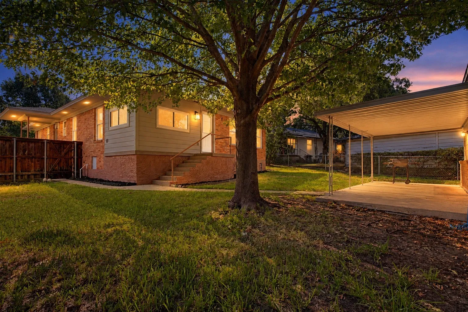 Single Family Residence For Sale in Dallas County , 103 S Plymouth Road, Dallas, Texas 75211, 3 Bedroom, 2 Bathroom, 2 Garage spaces, 1,733 Sqft, built in 1952, mls#21404438, Real Estate Agent in Dallas, Homes For Sale in Dallas county, Homes For Sale in Dallas, Realtor in Dallas Texas, Real Estate Brokerage Independent Realty Texas, Luminita Cordes Realtor