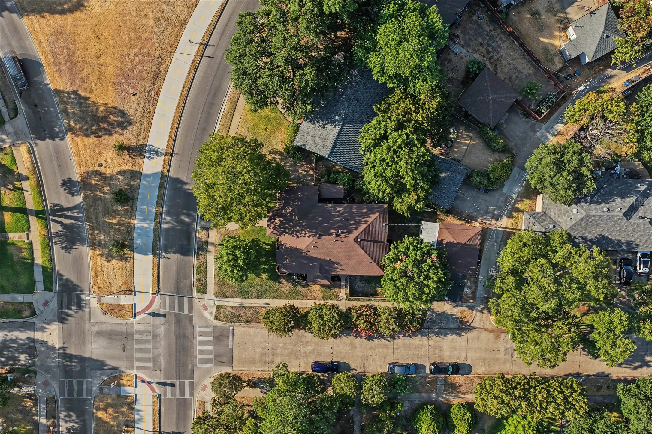Single Family Residence For Sale in Dallas County , 103 S Plymouth Road, Dallas, Texas 75211, 3 Bedroom, 2 Bathroom, 2 Garage spaces, 1,733 Sqft, built in 1952, mls#21404438, Real Estate Agent in Dallas, Homes For Sale in Dallas county, Homes For Sale in Dallas, Realtor in Dallas Texas, Real Estate Brokerage Independent Realty Texas, Luminita Cordes Realtor