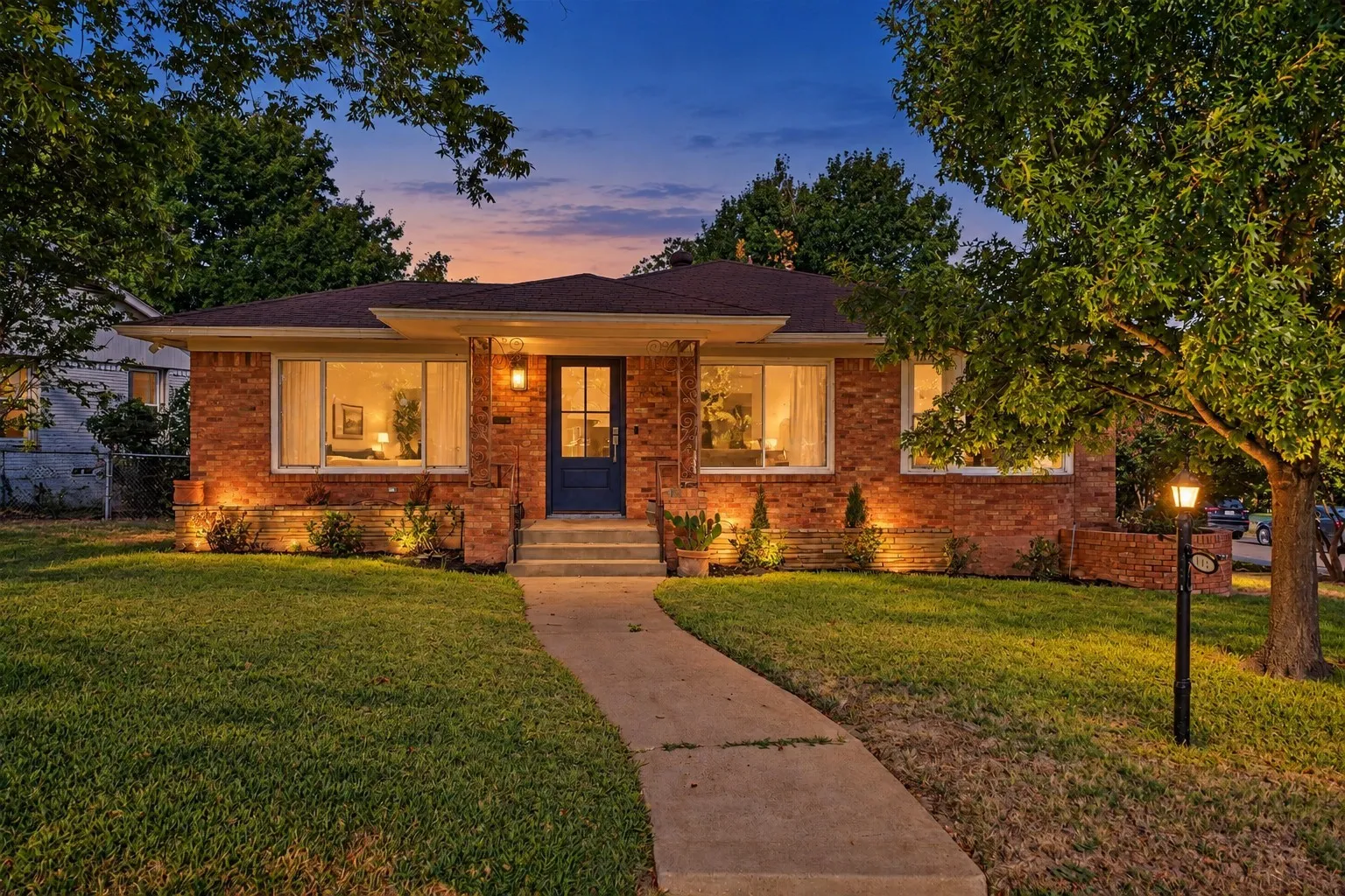 Single Family Residence For Sale in Dallas County , 103 S Plymouth Road, Dallas, Texas 75211, 3 Bedroom, 2 Bathroom, 2 Garage spaces, 1,733 Sqft, built in 1952, mls#21404438, Real Estate Agent in Dallas, Homes For Sale in Dallas county, Homes For Sale in Dallas, Realtor in Dallas Texas, Real Estate Brokerage Independent Realty Texas, Luminita Cordes Realtor