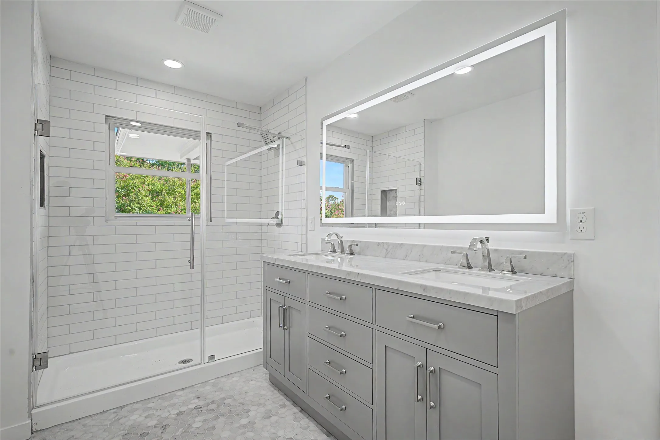 Single Family Residence For Sale in Dallas County , 103 S Plymouth Road, Dallas, Texas 75211, 3 Bedroom, 2 Bathroom, 2 Garage spaces, 1,733 Sqft, built in 1952, mls#21404438, Real Estate Agent in Dallas, Homes For Sale in Dallas county, Homes For Sale in Dallas, Realtor in Dallas Texas, Real Estate Brokerage Independent Realty Texas, Luminita Cordes Realtor
