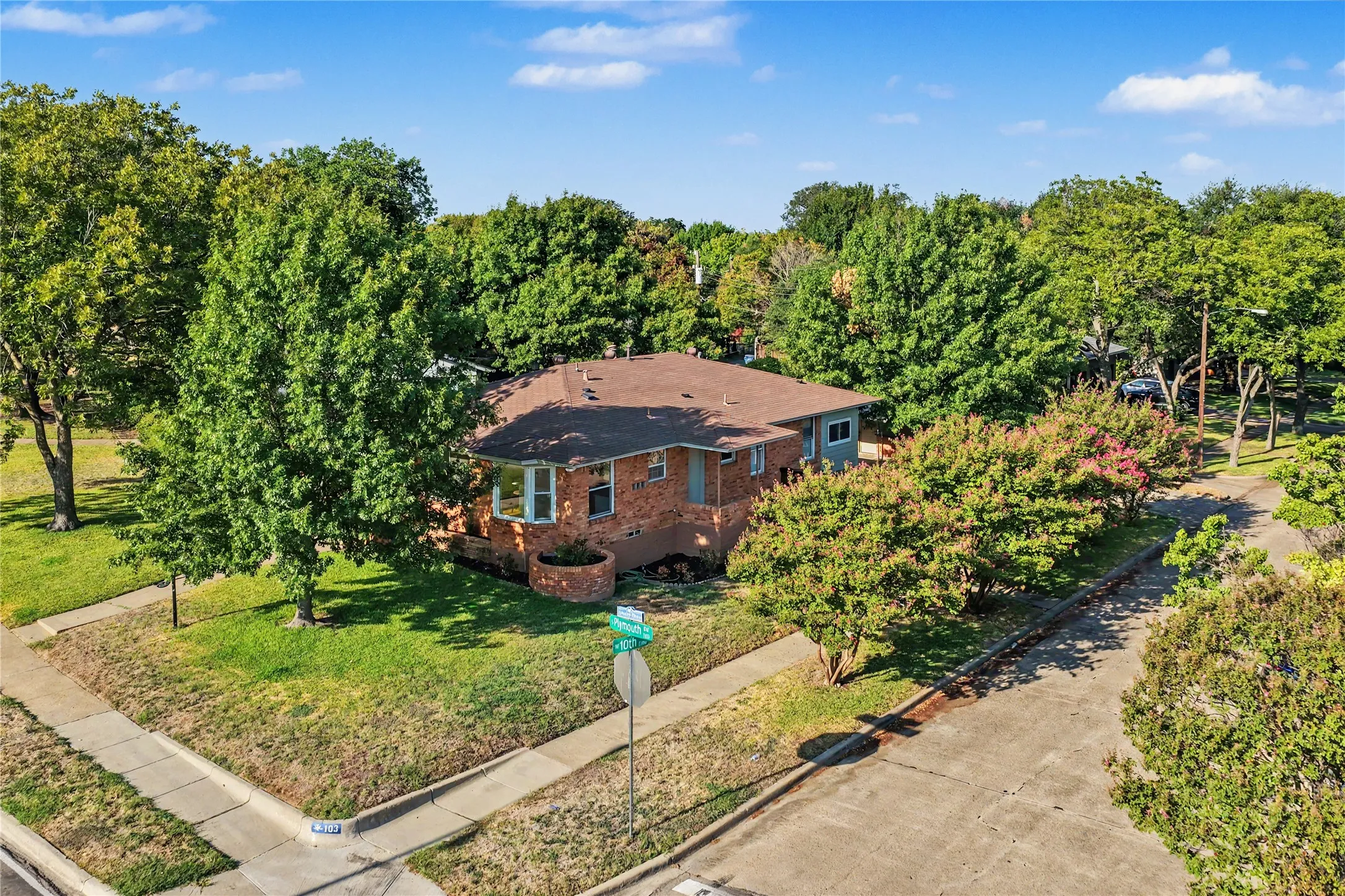 Single Family Residence For Sale in Dallas County , 103 S Plymouth Road, Dallas, Texas 75211, 3 Bedroom, 2 Bathroom, 2 Garage spaces, 1,733 Sqft, built in 1952, mls#21404438, Real Estate Agent in Dallas, Homes For Sale in Dallas county, Homes For Sale in Dallas, Realtor in Dallas Texas, Real Estate Brokerage Independent Realty Texas, Luminita Cordes Realtor