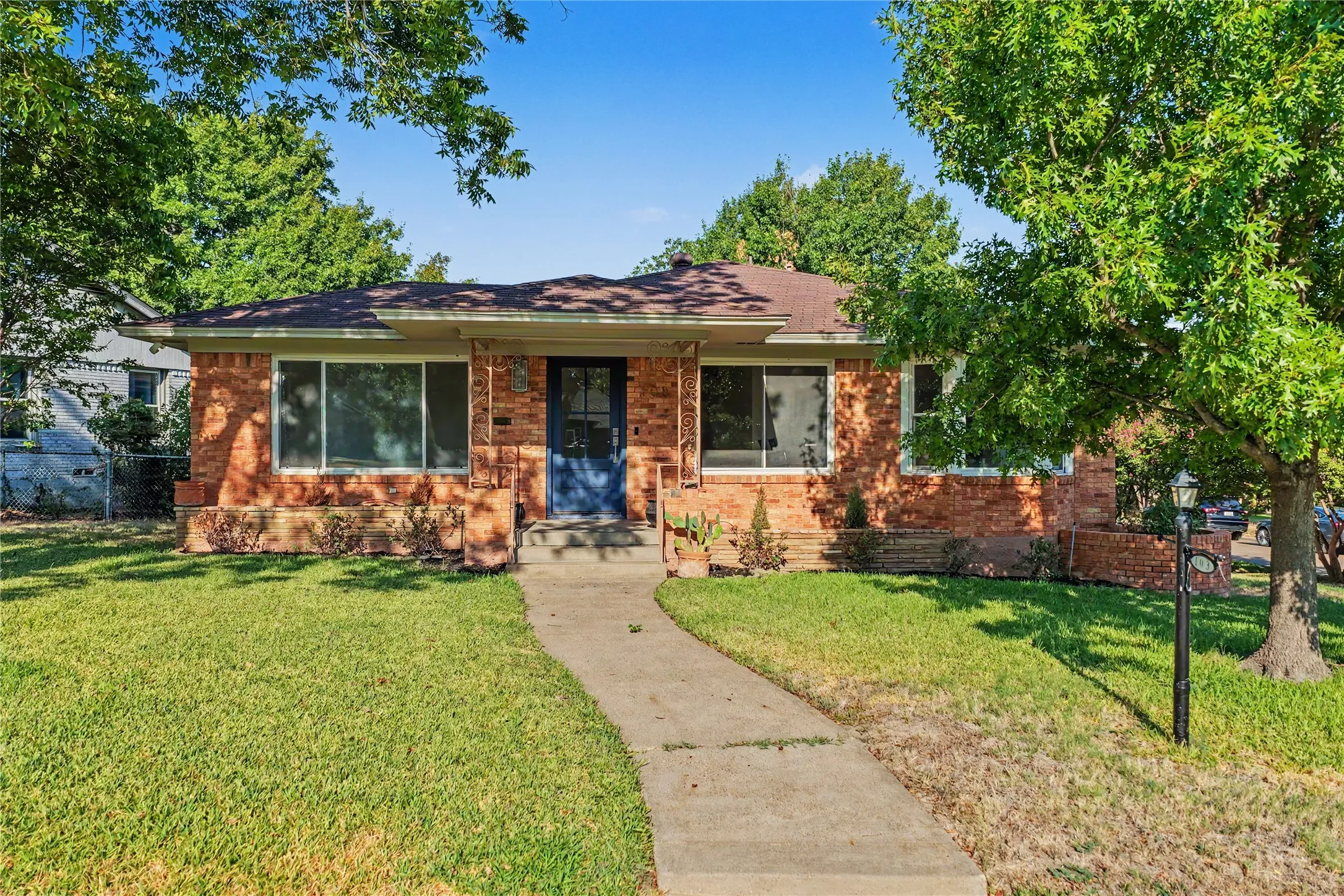 Single Family Residence For Sale in Dallas County , 103 S Plymouth Road, Dallas, Texas 75211, 3 Bedroom, 2 Bathroom, 2 Garage spaces, 1,733 Sqft, built in 1952, mls#21404438, Real Estate Agent in Dallas, Homes For Sale in Dallas county, Homes For Sale in Dallas, Realtor in Dallas Texas, Real Estate Brokerage Independent Realty Texas, Luminita Cordes Realtor