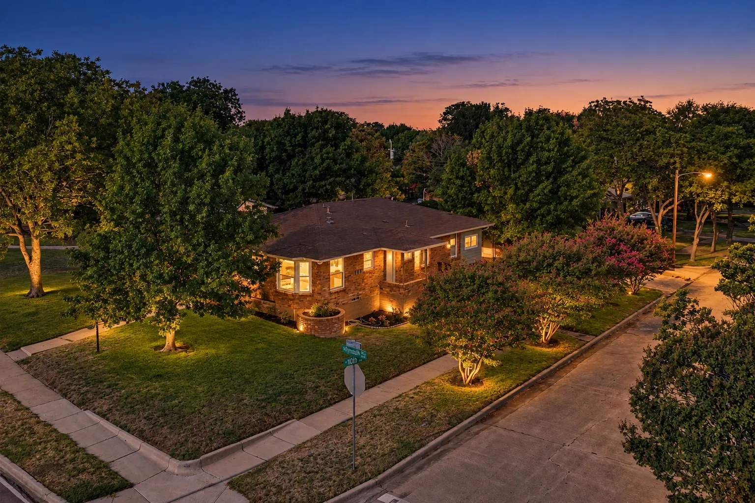 Single Family Residence For Sale in Dallas County , 103 S Plymouth Road, Dallas, Texas 75211, 3 Bedroom, 2 Bathroom, 2 Garage spaces, 1,733 Sqft, built in 1952, mls#21404438, Real Estate Agent in Dallas, Homes For Sale in Dallas county, Homes For Sale in Dallas, Realtor in Dallas Texas, Real Estate Brokerage Independent Realty Texas, Luminita Cordes Realtor