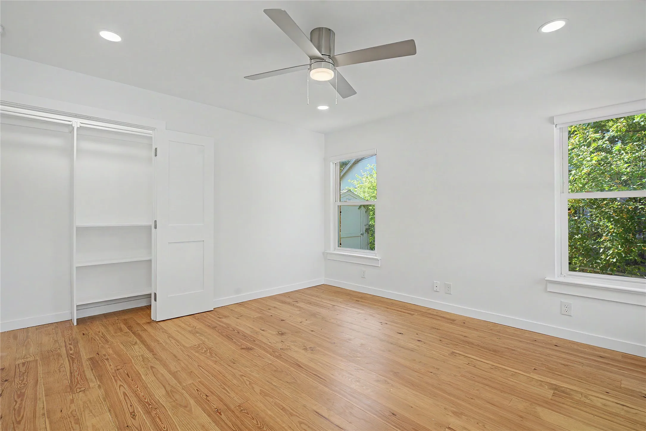 Single Family Residence For Sale in Dallas County , 103 S Plymouth Road, Dallas, Texas 75211, 3 Bedroom, 2 Bathroom, 2 Garage spaces, 1,733 Sqft, built in 1952, mls#21404438, Real Estate Agent in Dallas, Homes For Sale in Dallas county, Homes For Sale in Dallas, Realtor in Dallas Texas, Real Estate Brokerage Independent Realty Texas, Luminita Cordes Realtor