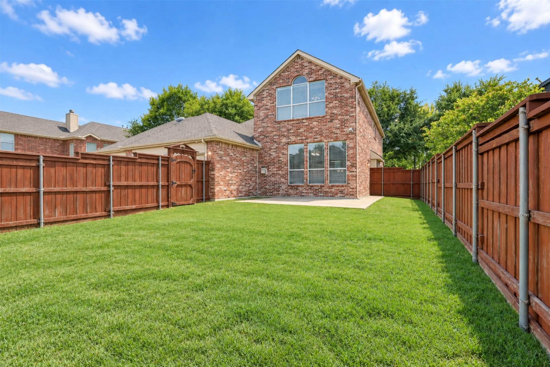 Single Family Residence For Sale in Denton County , 2185 Goliad Circle, Frisco, Texas 75033, 4 Bedroom, 4 Bathroom, 3 Garage spaces, 2,910 Sqft, built in 2003, mls#21398922, Real Estate Agent in Frisco, Homes For Sale in Denton county, Homes For Sale in Frisco, Realtor in Frisco Texas, Real Estate Brokerage Independent Realty Texas, Luminita Cordes Realtor