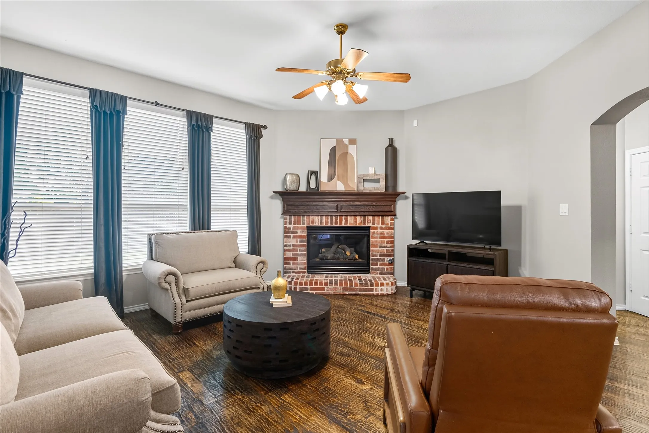 Single Family Residence For Sale in Denton County , 2185 Goliad Circle, Frisco, Texas 75033, 4 Bedroom, 4 Bathroom, 3 Garage spaces, 2,910 Sqft, built in 2003, mls#21398922, Real Estate Agent in Frisco, Homes For Sale in Denton county, Homes For Sale in Frisco, Realtor in Frisco Texas, Real Estate Brokerage Independent Realty Texas, Luminita Cordes Realtor