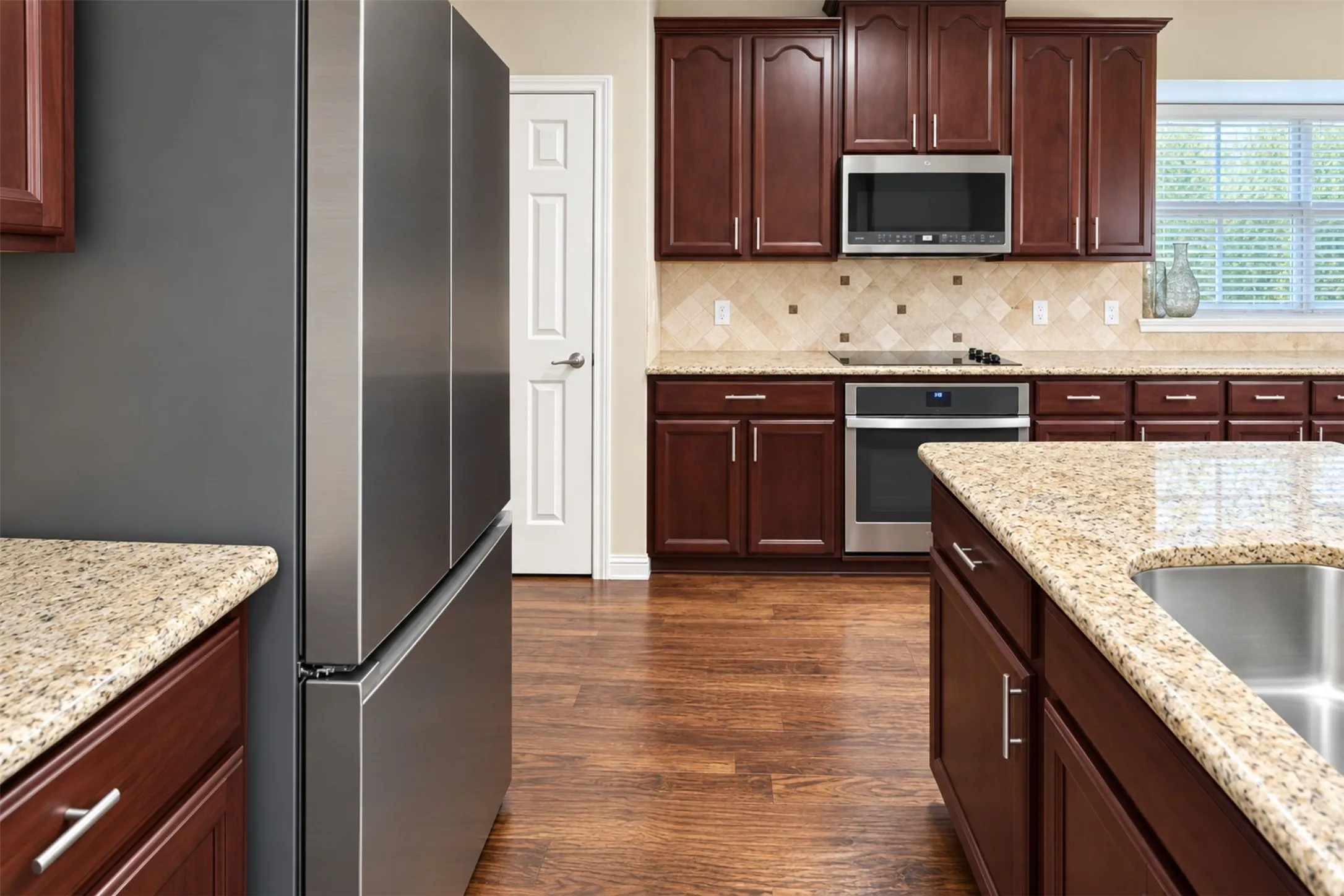 Single Family Residence For Sale in Denton County , 2185 Goliad Circle, Frisco, Texas 75033, 4 Bedroom, 4 Bathroom, 3 Garage spaces, 2,910 Sqft, built in 2003, mls#21398922, Real Estate Agent in Frisco, Homes For Sale in Denton county, Homes For Sale in Frisco, Realtor in Frisco Texas, Real Estate Brokerage Independent Realty Texas, Luminita Cordes Realtor