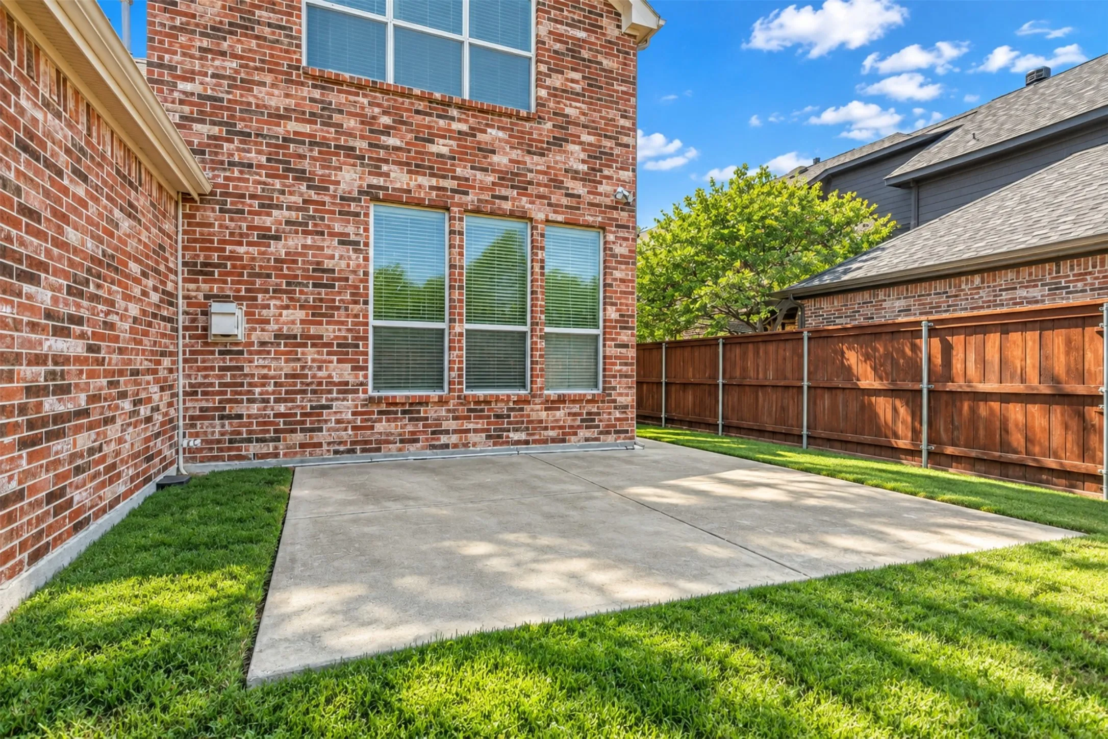 Single Family Residence For Sale in Denton County , 2185 Goliad Circle, Frisco, Texas 75033, 4 Bedroom, 4 Bathroom, 3 Garage spaces, 2,910 Sqft, built in 2003, mls#21398922, Real Estate Agent in Frisco, Homes For Sale in Denton county, Homes For Sale in Frisco, Realtor in Frisco Texas, Real Estate Brokerage Independent Realty Texas, Luminita Cordes Realtor