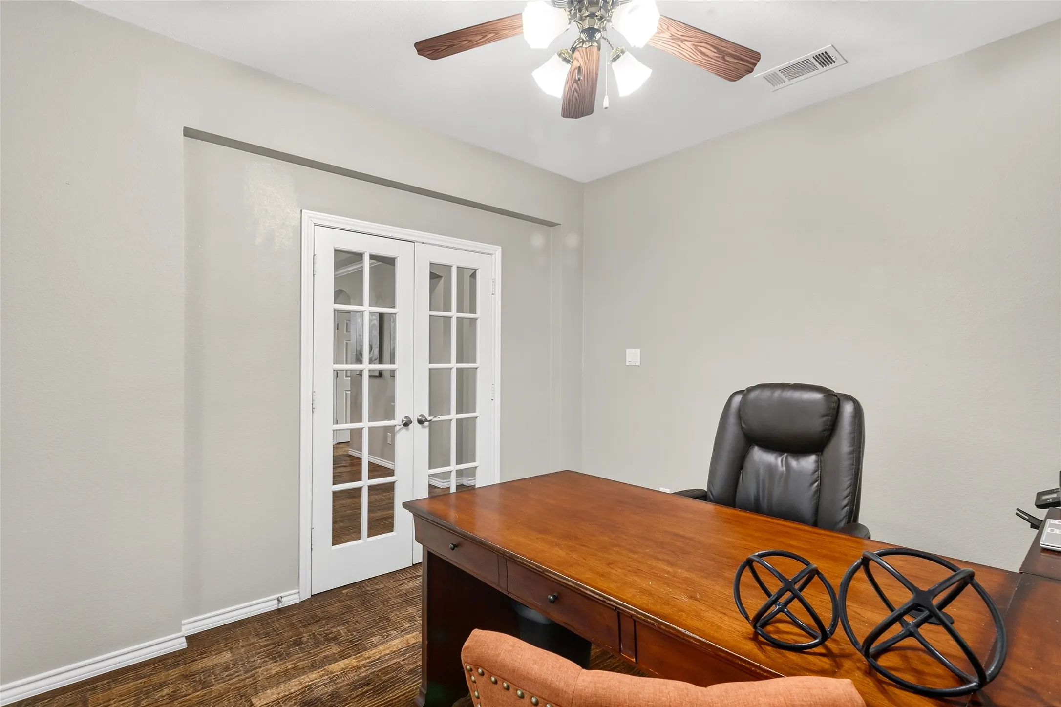 Single Family Residence For Sale in Denton County , 2185 Goliad Circle, Frisco, Texas 75033, 4 Bedroom, 4 Bathroom, 3 Garage spaces, 2,910 Sqft, built in 2003, mls#21398922, Real Estate Agent in Frisco, Homes For Sale in Denton county, Homes For Sale in Frisco, Realtor in Frisco Texas, Real Estate Brokerage Independent Realty Texas, Luminita Cordes Realtor