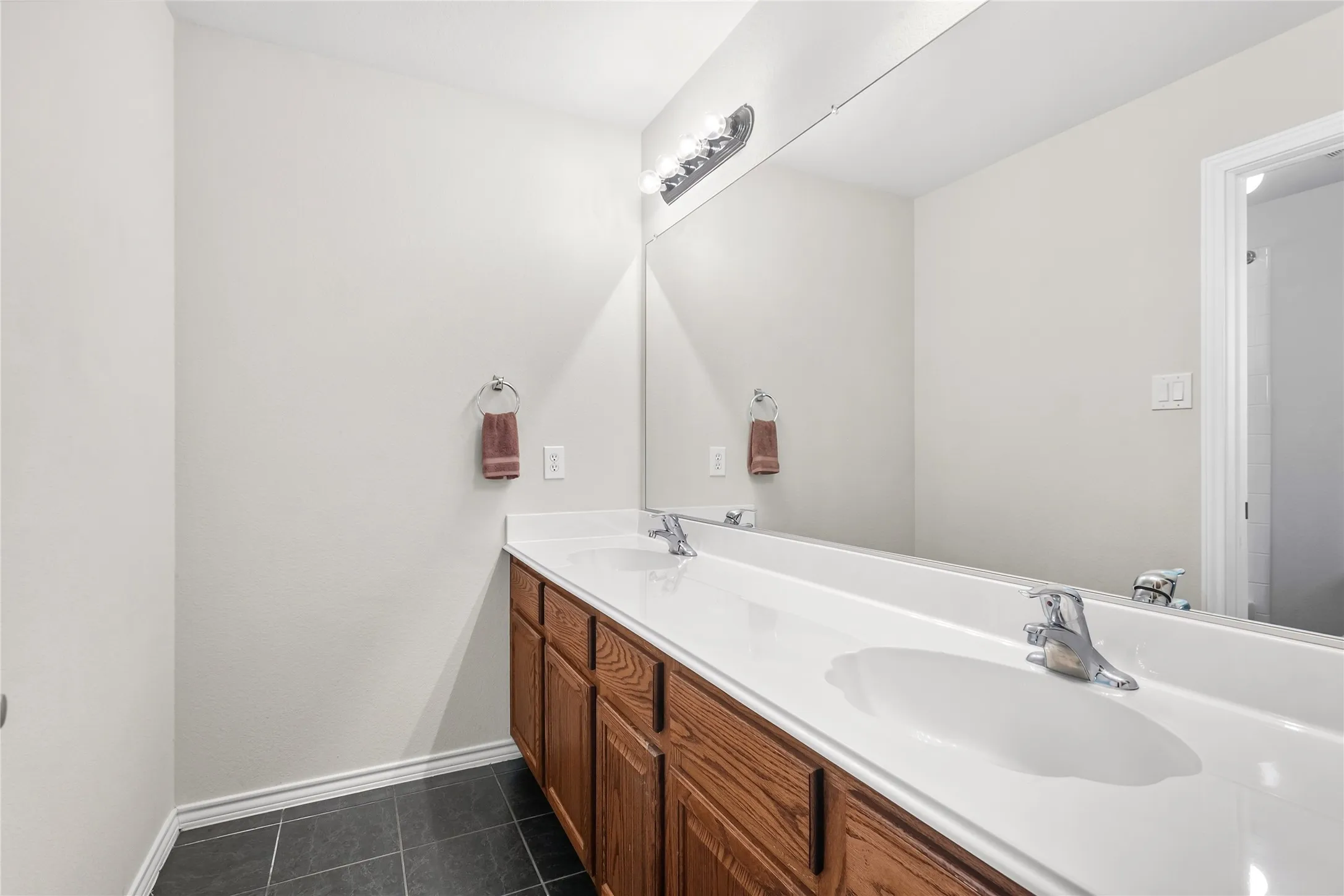 Single Family Residence For Sale in Denton County , 2185 Goliad Circle, Frisco, Texas 75033, 4 Bedroom, 4 Bathroom, 3 Garage spaces, 2,910 Sqft, built in 2003, mls#21398922, Real Estate Agent in Frisco, Homes For Sale in Denton county, Homes For Sale in Frisco, Realtor in Frisco Texas, Real Estate Brokerage Independent Realty Texas, Luminita Cordes Realtor