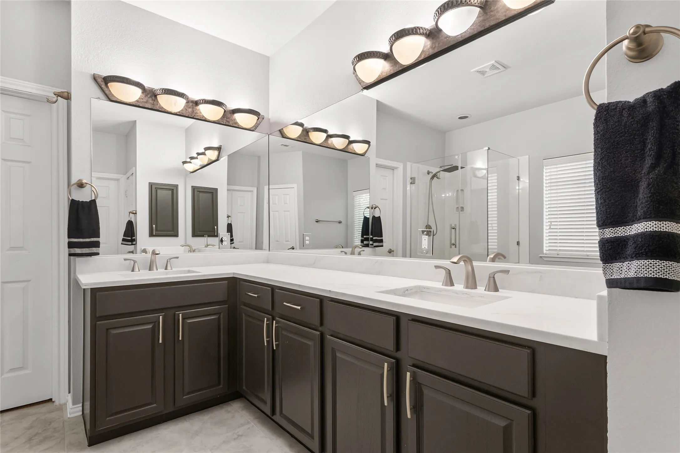 Single Family Residence For Sale in Denton County , 2185 Goliad Circle, Frisco, Texas 75033, 4 Bedroom, 4 Bathroom, 3 Garage spaces, 2,910 Sqft, built in 2003, mls#21398922, Real Estate Agent in Frisco, Homes For Sale in Denton county, Homes For Sale in Frisco, Realtor in Frisco Texas, Real Estate Brokerage Independent Realty Texas, Luminita Cordes Realtor