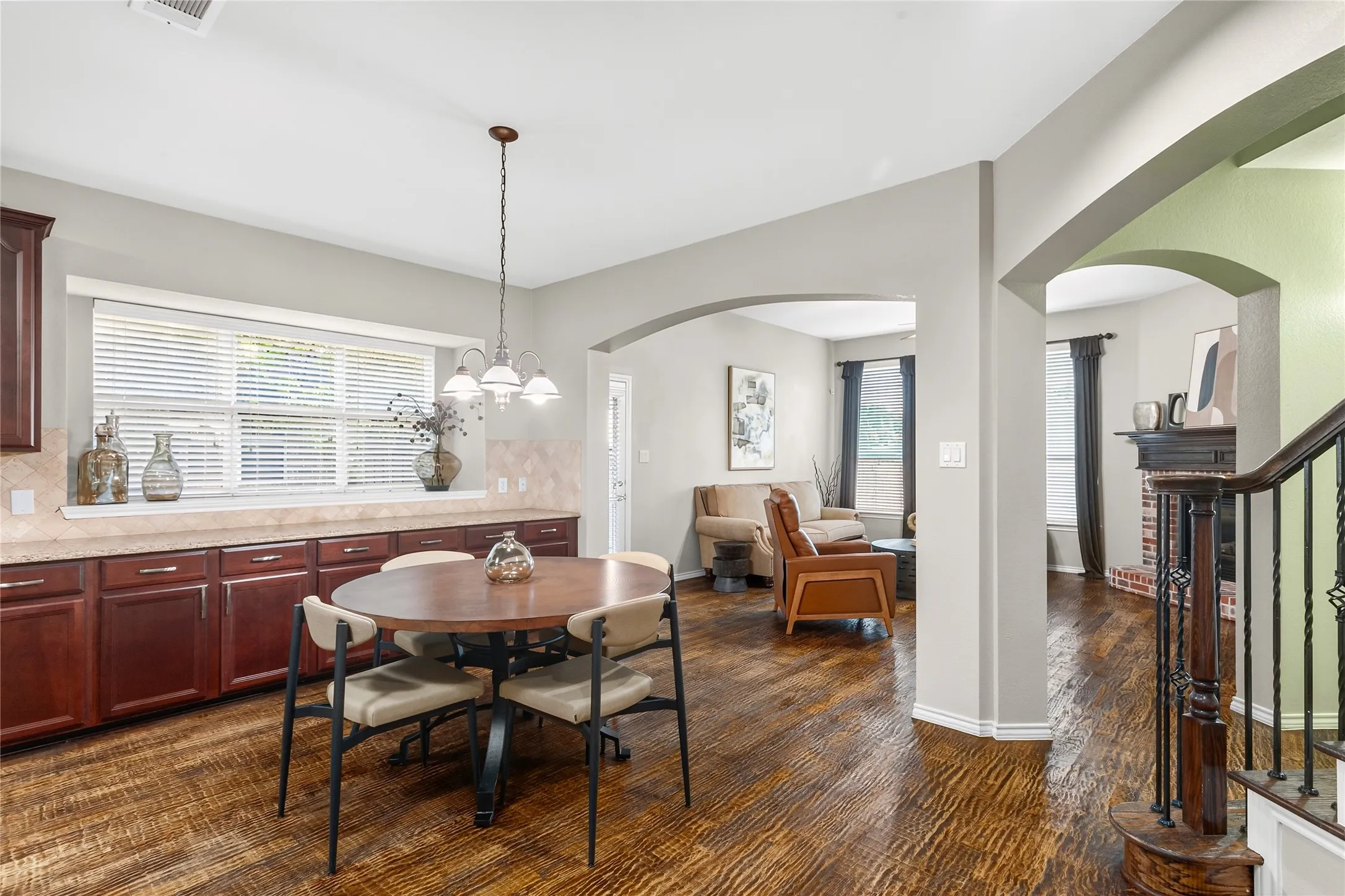 Single Family Residence For Sale in Denton County , 2185 Goliad Circle, Frisco, Texas 75033, 4 Bedroom, 4 Bathroom, 3 Garage spaces, 2,910 Sqft, built in 2003, mls#21398922, Real Estate Agent in Frisco, Homes For Sale in Denton county, Homes For Sale in Frisco, Realtor in Frisco Texas, Real Estate Brokerage Independent Realty Texas, Luminita Cordes Realtor
