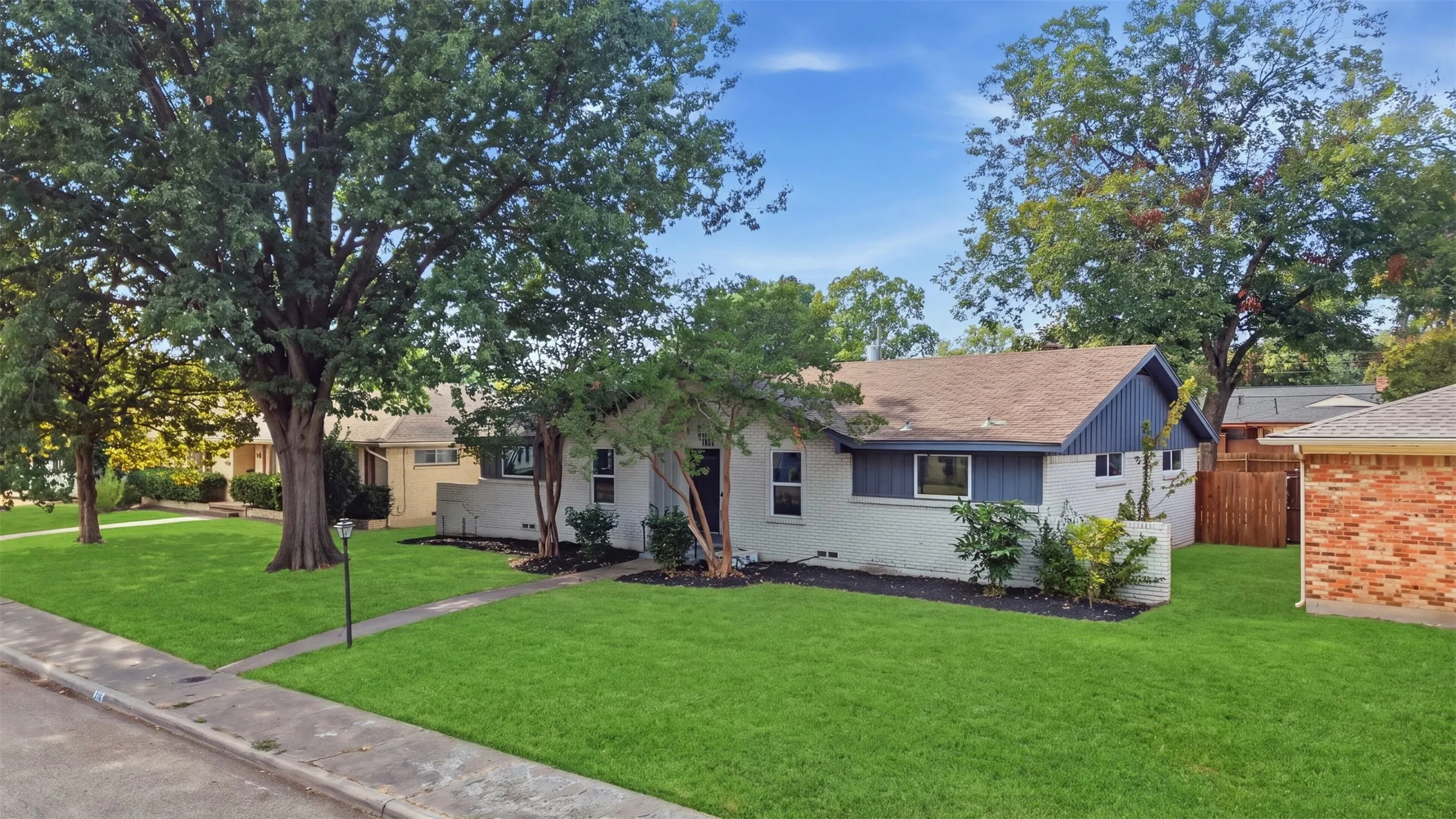 Single Family Residence For Sale in Dallas County , 5221 Elkridge Drive, Dallas, Texas 75227, 4 Bedroom, 3 Bathroom, 2 Garage spaces, 2,044 Sqft, built in 1967, mls#21400437, Real Estate Agent in Dallas, Homes For Sale in Dallas county, Homes For Sale in Dallas, Realtor in Dallas Texas, Real Estate Brokerage Independent Realty Texas, Luminita Cordes Realtor