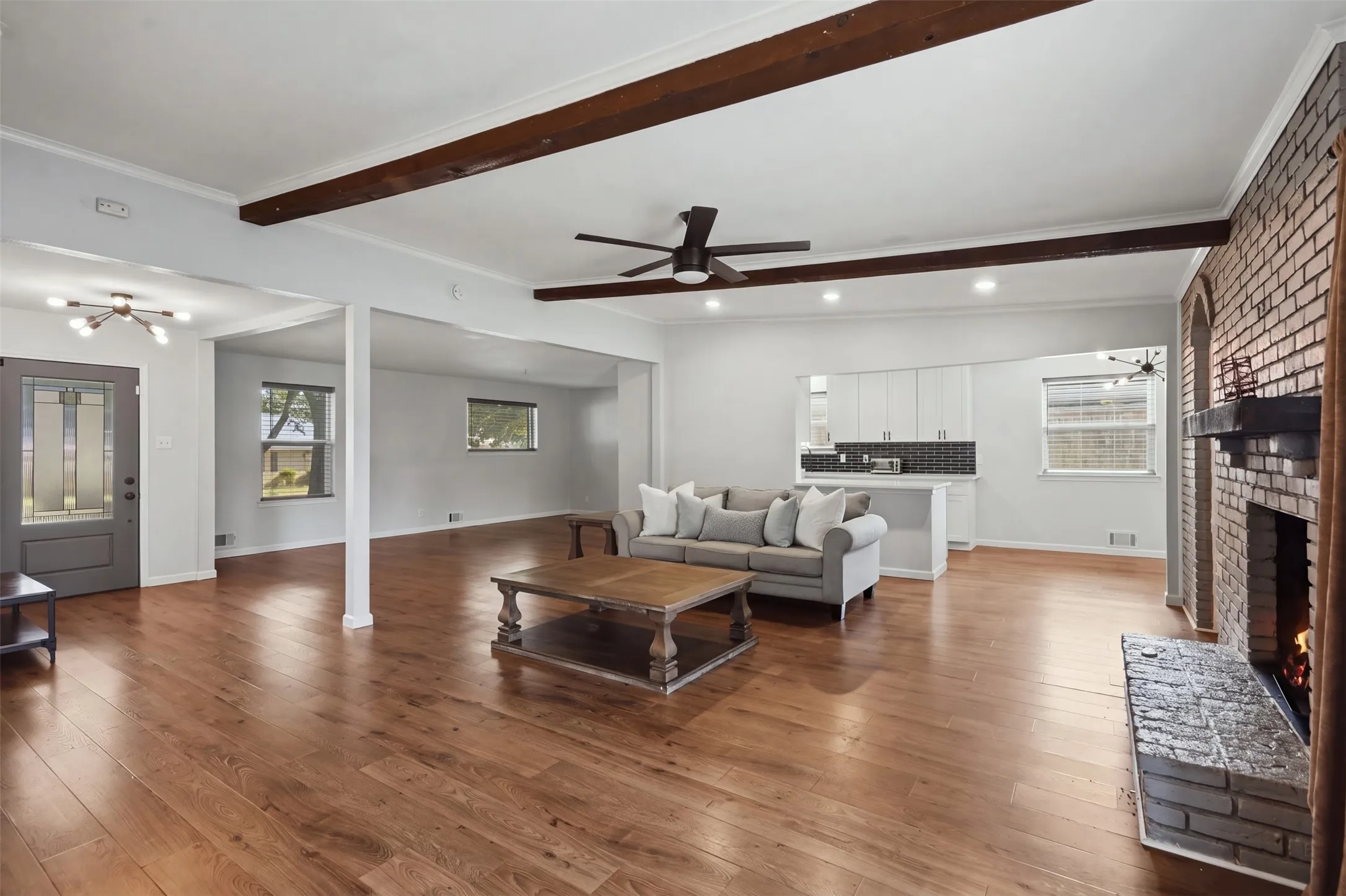 Single Family Residence For Sale in Dallas County , 5221 Elkridge Drive, Dallas, Texas 75227, 4 Bedroom, 3 Bathroom, 2 Garage spaces, 2,044 Sqft, built in 1967, mls#21400437, Real Estate Agent in Dallas, Homes For Sale in Dallas county, Homes For Sale in Dallas, Realtor in Dallas Texas, Real Estate Brokerage Independent Realty Texas, Luminita Cordes Realtor