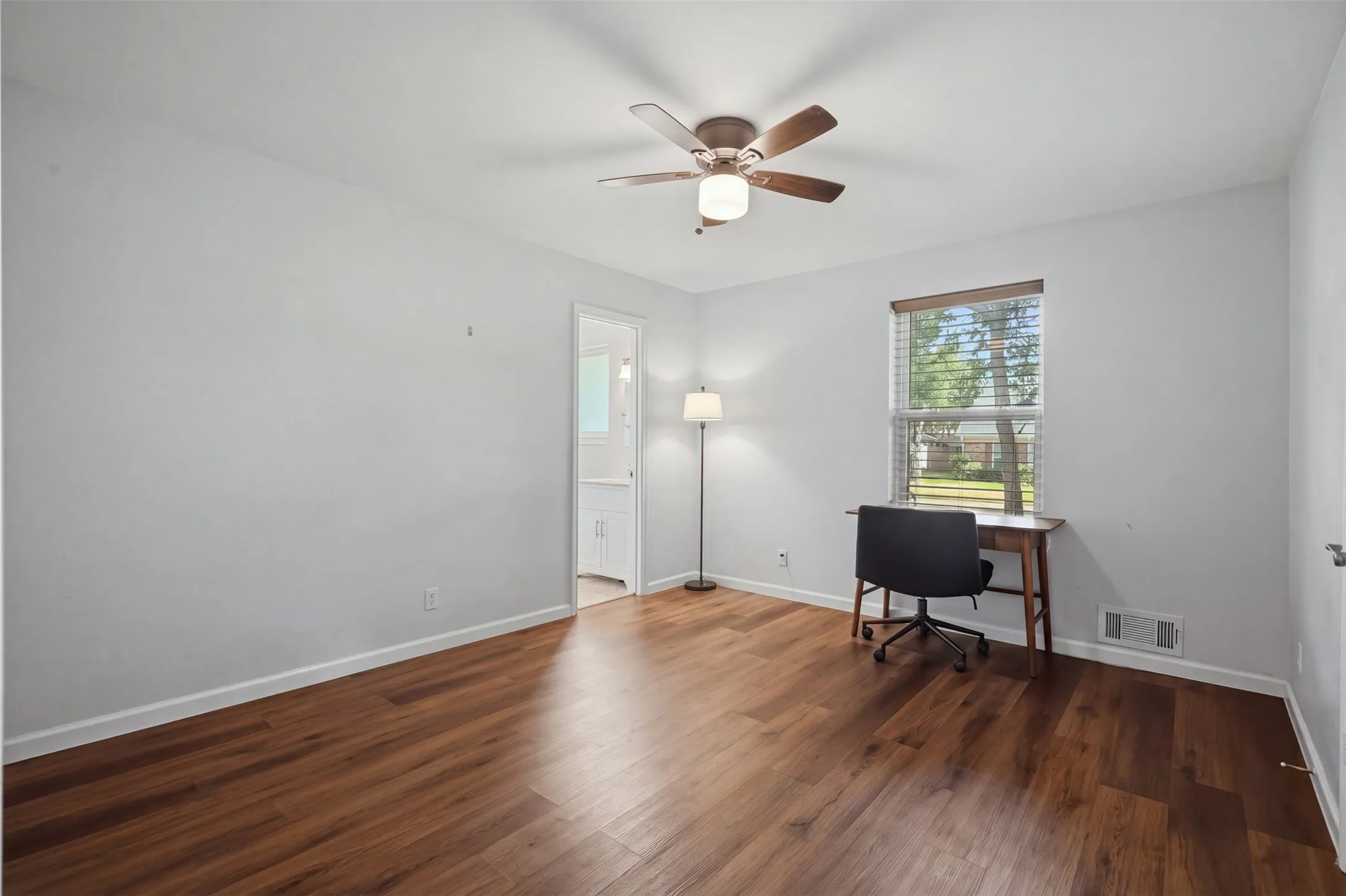 Guest bedroom