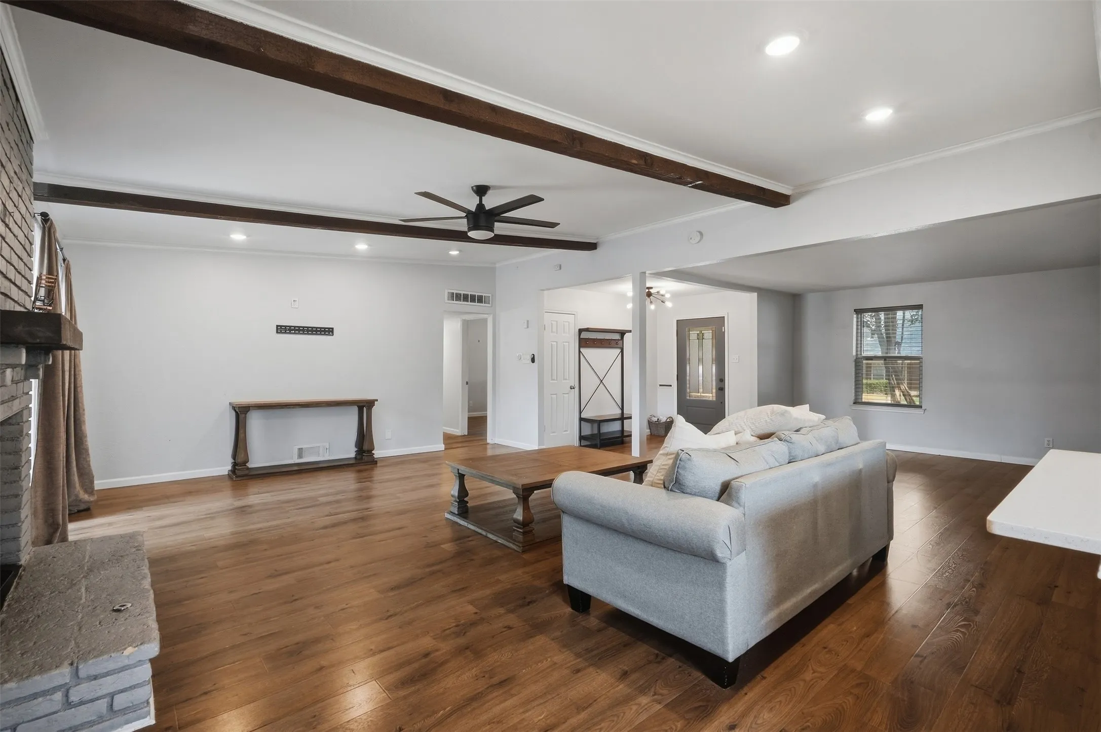 Single Family Residence For Sale in Dallas County , 5221 Elkridge Drive, Dallas, Texas 75227, 4 Bedroom, 3 Bathroom, 2 Garage spaces, 2,044 Sqft, built in 1967, mls#21400437, Real Estate Agent in Dallas, Homes For Sale in Dallas county, Homes For Sale in Dallas, Realtor in Dallas Texas, Real Estate Brokerage Independent Realty Texas, Luminita Cordes Realtor
