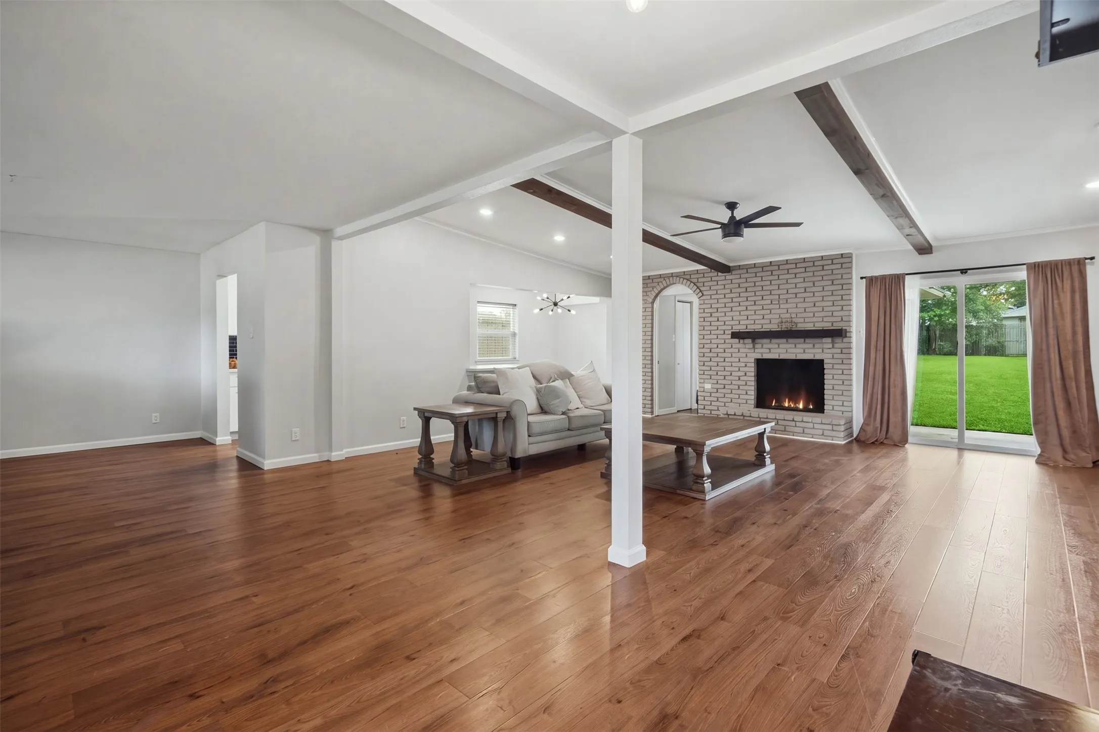 Single Family Residence For Sale in Dallas County , 5221 Elkridge Drive, Dallas, Texas 75227, 4 Bedroom, 3 Bathroom, 2 Garage spaces, 2,044 Sqft, built in 1967, mls#21400437, Real Estate Agent in Dallas, Homes For Sale in Dallas county, Homes For Sale in Dallas, Realtor in Dallas Texas, Real Estate Brokerage Independent Realty Texas, Luminita Cordes Realtor