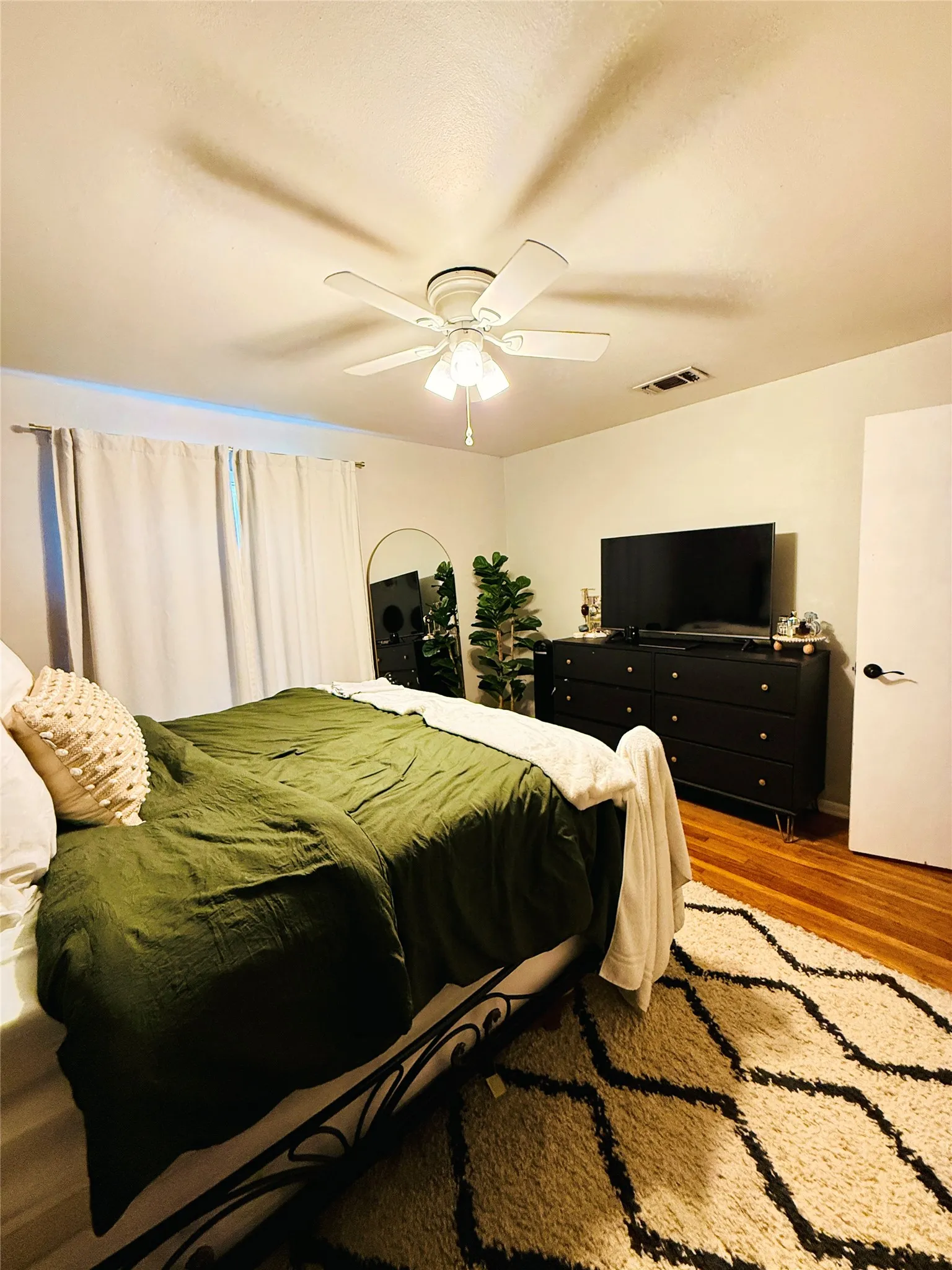 Single Family Residence For Sale in Franklin (TX) County , 514 Mcmillan Drive, Winnsboro, Texas 75494, 3 Bedroom, 2 Bathroom, Garage spaces, 1,306 Sqft, built in 1970, mls#21404186, Real Estate Agent in Winnsboro, Homes For Sale in Franklin (TX) county, Homes For Sale in Winnsboro, Realtor in Winnsboro Texas, Real Estate Brokerage Independent Realty Texas, Luminita Cordes Realtor
