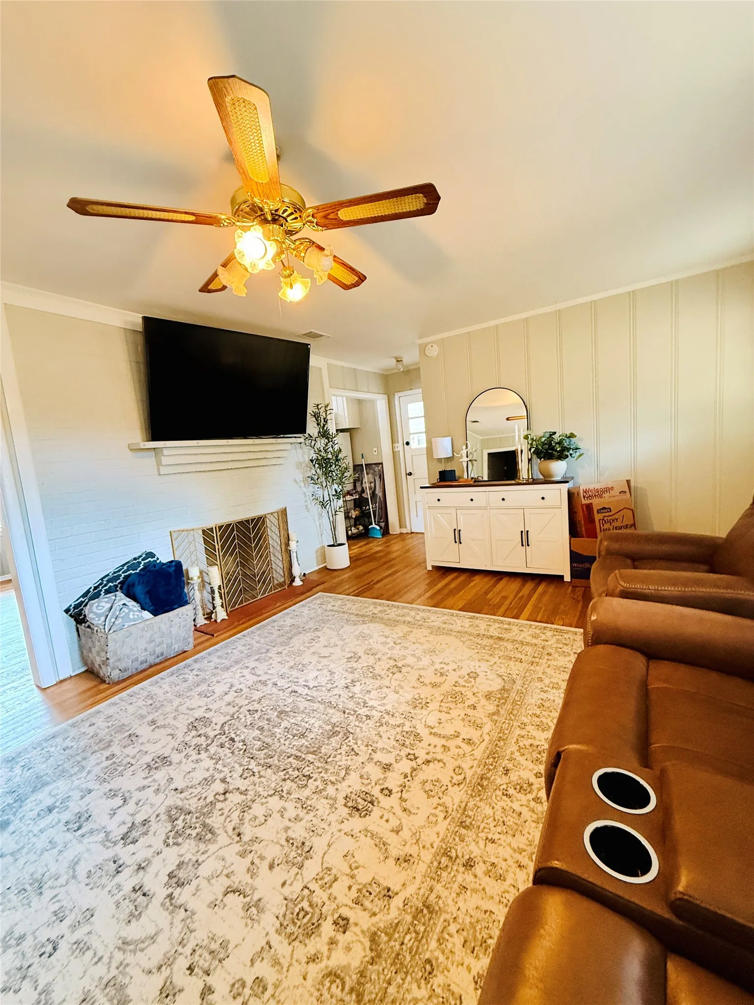 Single Family Residence For Sale in Franklin (TX) County , 514 Mcmillan Drive, Winnsboro, Texas 75494, 3 Bedroom, 2 Bathroom, Garage spaces, 1,306 Sqft, built in 1970, mls#21404186, Real Estate Agent in Winnsboro, Homes For Sale in Franklin (TX) county, Homes For Sale in Winnsboro, Realtor in Winnsboro Texas, Real Estate Brokerage Independent Realty Texas, Luminita Cordes Realtor