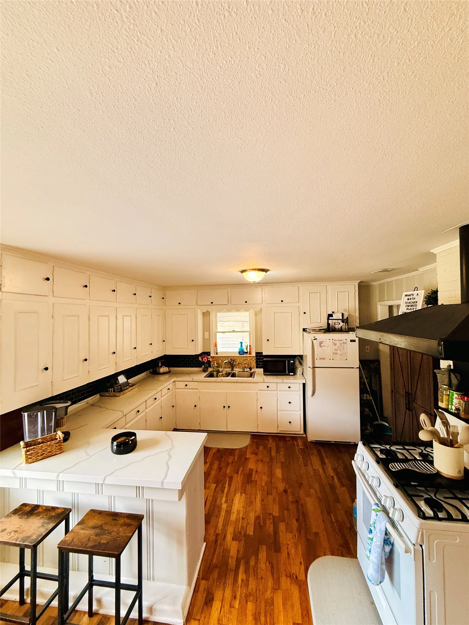Single Family Residence For Sale in Franklin (TX) County , 514 Mcmillan Drive, Winnsboro, Texas 75494, 3 Bedroom, 2 Bathroom, Garage spaces, 1,306 Sqft, built in 1970, mls#21404186, Real Estate Agent in Winnsboro, Homes For Sale in Franklin (TX) county, Homes For Sale in Winnsboro, Realtor in Winnsboro Texas, Real Estate Brokerage Independent Realty Texas, Luminita Cordes Realtor