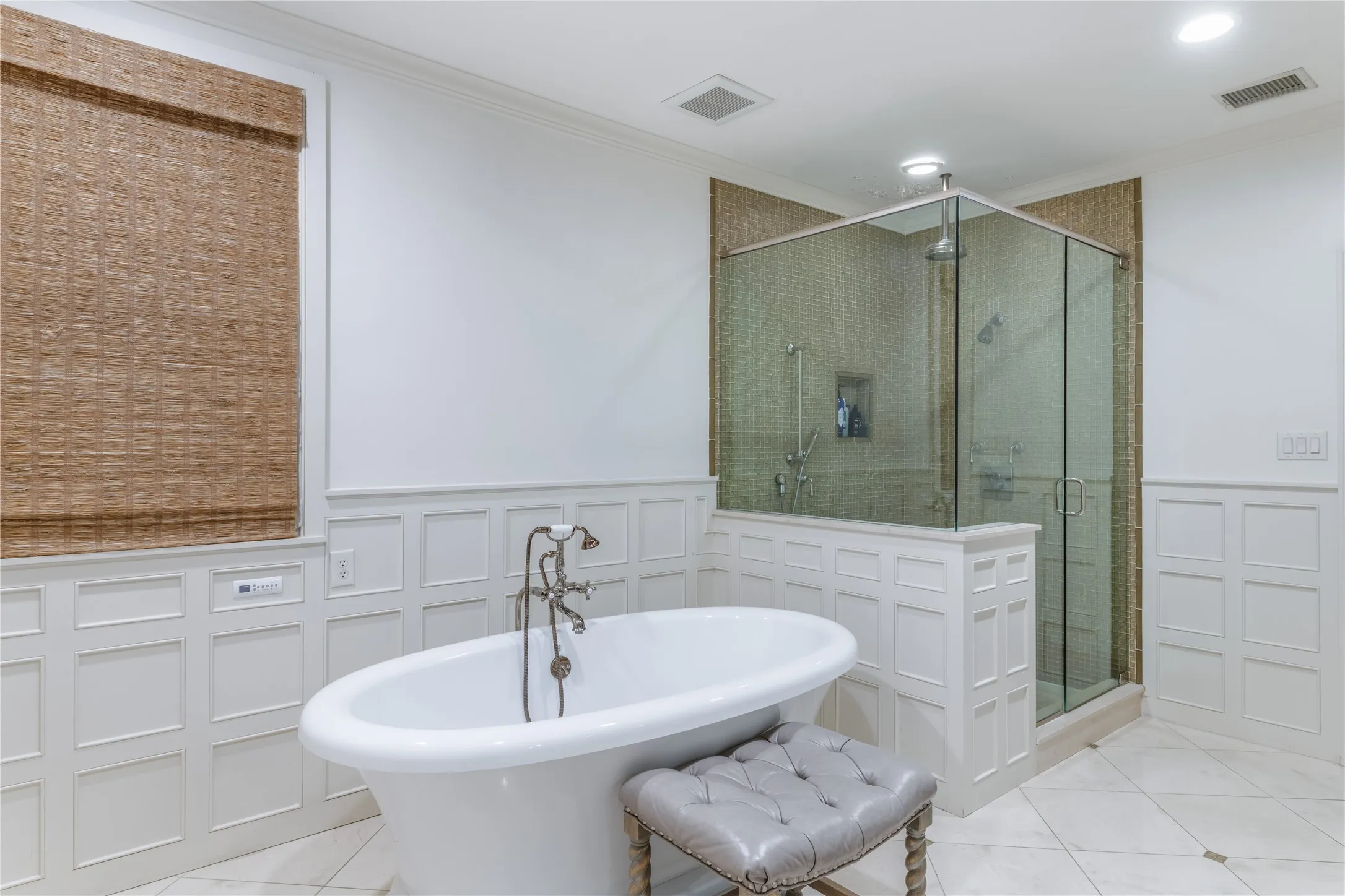 Single Family Residence For Rent in Dallas County , 3313 Bryn Mawr Drive, University Park, Texas 75225, 5 Bedroom, 6 Bathroom, 2 Garage spaces, 4,575 Sqft, built in 1953, mls#21404686, Real Estate Agent in University Park, Homes For Rent in Dallas county, Homes For Rent in University Park, Realtor in University Park Texas, Real Estate Brokerage Independent Realty Texas, Luminita Cordes Realtor