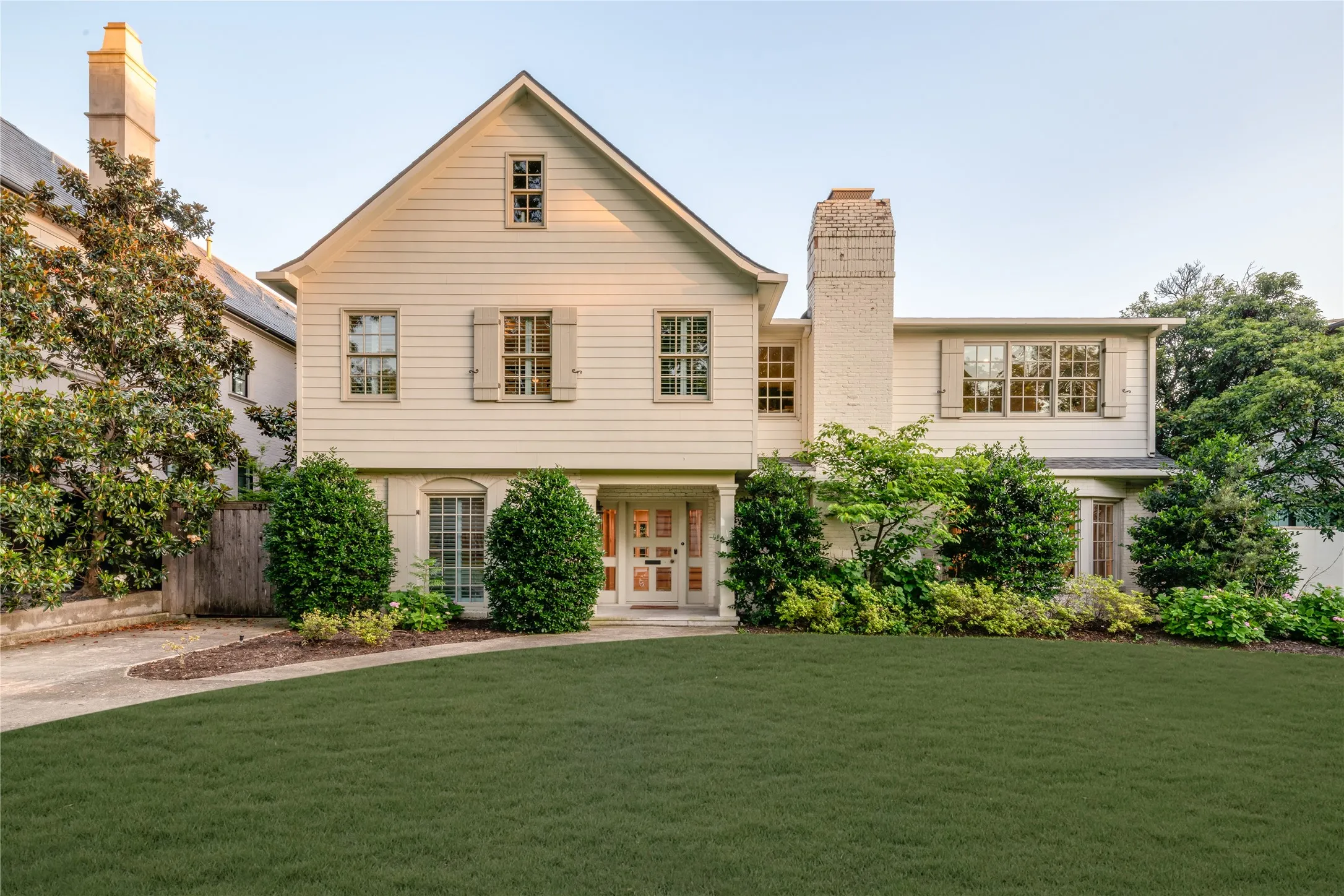 Single Family Residence For Rent in Dallas County , 3313 Bryn Mawr Drive, University Park, Texas 75225, 5 Bedroom, 6 Bathroom, 2 Garage spaces, 4,575 Sqft, built in 1953, mls#21404686, Real Estate Agent in University Park, Homes For Rent in Dallas county, Homes For Rent in University Park, Realtor in University Park Texas, Real Estate Brokerage Independent Realty Texas, Luminita Cordes Realtor