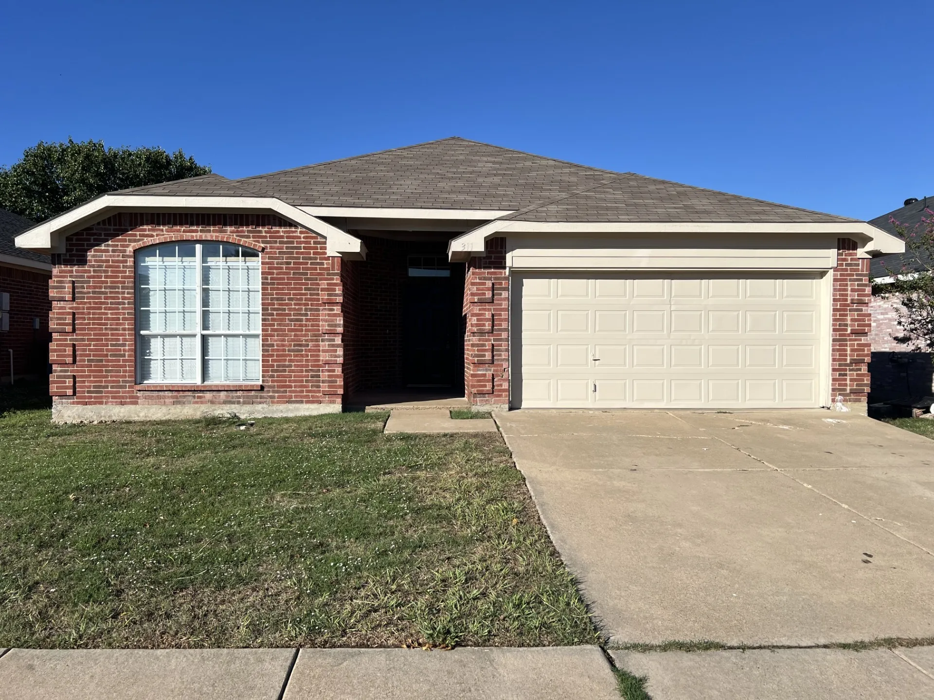 Single Family Residence For Sale in Tarrant County , 311 Dakota Drive, Arlington, Texas 76002, 4 Bedroom, 2 Bathroom, 2 Garage spaces, 1,840 Sqft, built in 2001, mls#21402479, Real Estate Agent in Arlington, Homes For Sale in Tarrant county, Homes For Sale in Arlington, Realtor in Arlington Texas, Real Estate Brokerage Independent Realty Texas, Luminita Cordes Realtor
