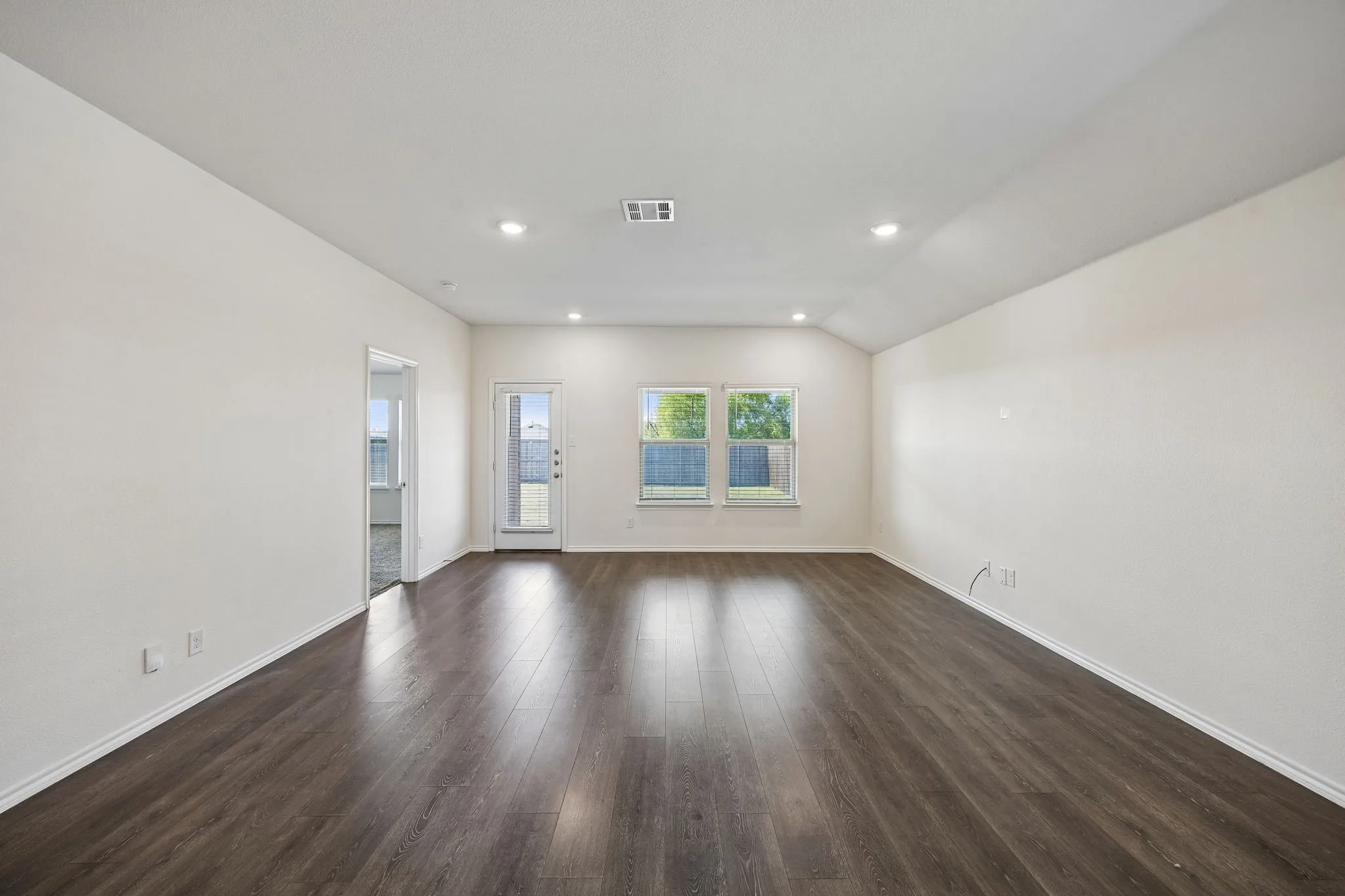 Single Family Residence For Rent in Kaufman County , 3030 Sweetwater Trail, Forney, Texas 75126, 4 Bedroom, 2 Bathroom, 2 Garage spaces, 1,649 Sqft, built in 2021, mls#21404693, Real Estate Agent in Forney, Homes For Rent in Kaufman county, Homes For Rent in Forney, Realtor in Forney Texas, Real Estate Brokerage Independent Realty Texas, Luminita Cordes Realtor