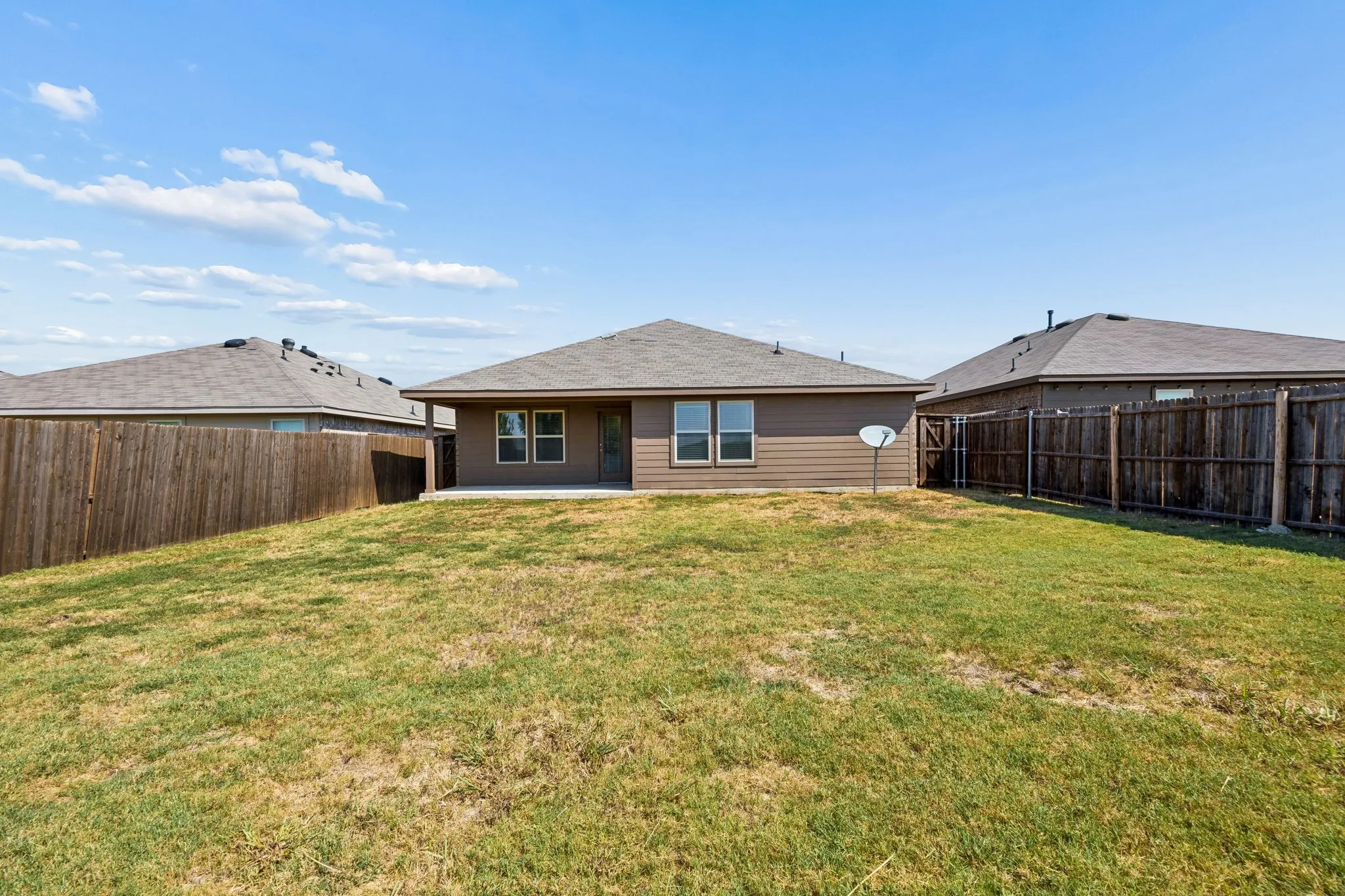 Single Family Residence For Rent in Kaufman County , 3030 Sweetwater Trail, Forney, Texas 75126, 4 Bedroom, 2 Bathroom, 2 Garage spaces, 1,649 Sqft, built in 2021, mls#21404693, Real Estate Agent in Forney, Homes For Rent in Kaufman county, Homes For Rent in Forney, Realtor in Forney Texas, Real Estate Brokerage Independent Realty Texas, Luminita Cordes Realtor