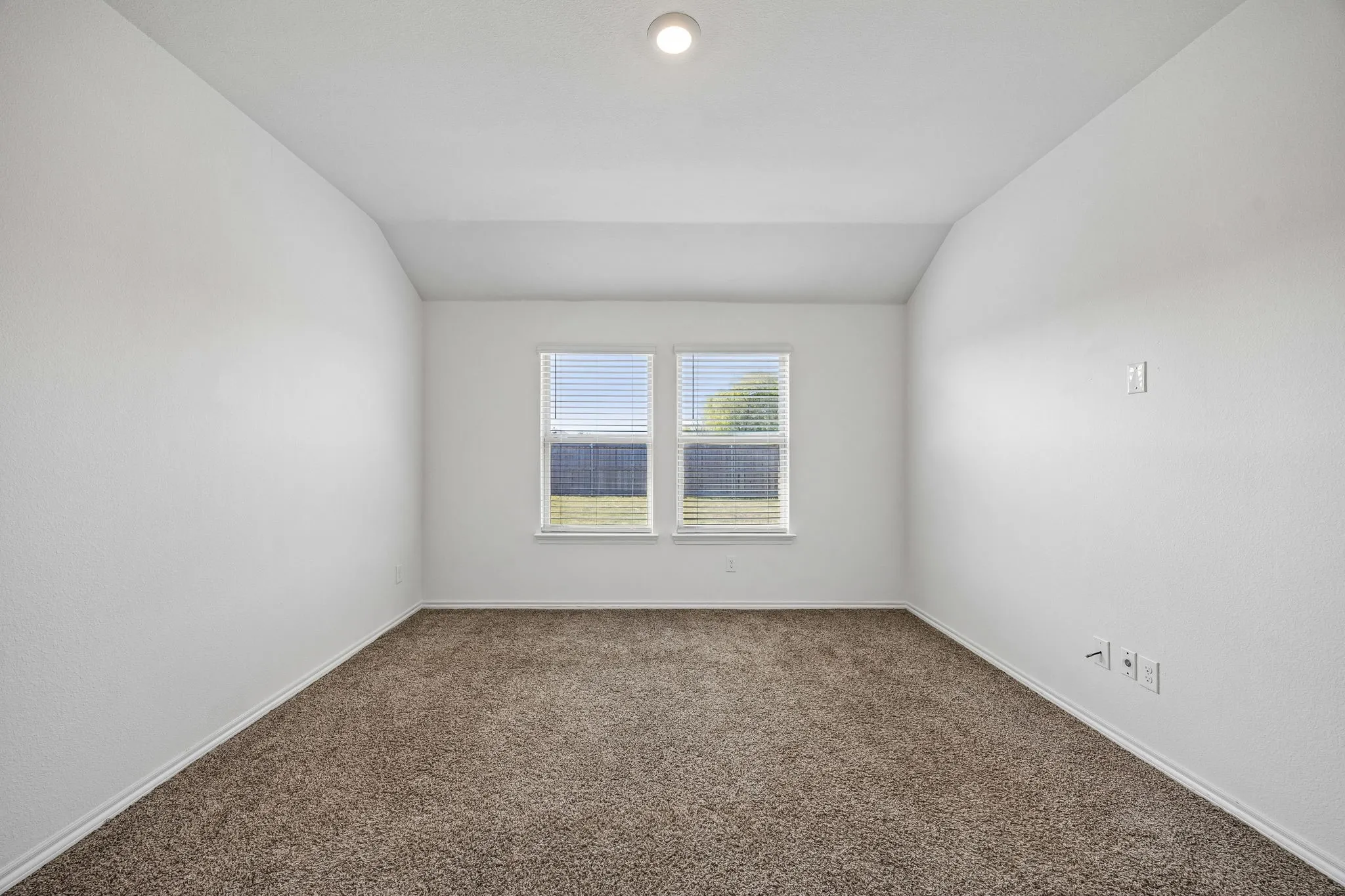Single Family Residence For Rent in Kaufman County , 3030 Sweetwater Trail, Forney, Texas 75126, 4 Bedroom, 2 Bathroom, 2 Garage spaces, 1,649 Sqft, built in 2021, mls#21404693, Real Estate Agent in Forney, Homes For Rent in Kaufman county, Homes For Rent in Forney, Realtor in Forney Texas, Real Estate Brokerage Independent Realty Texas, Luminita Cordes Realtor
