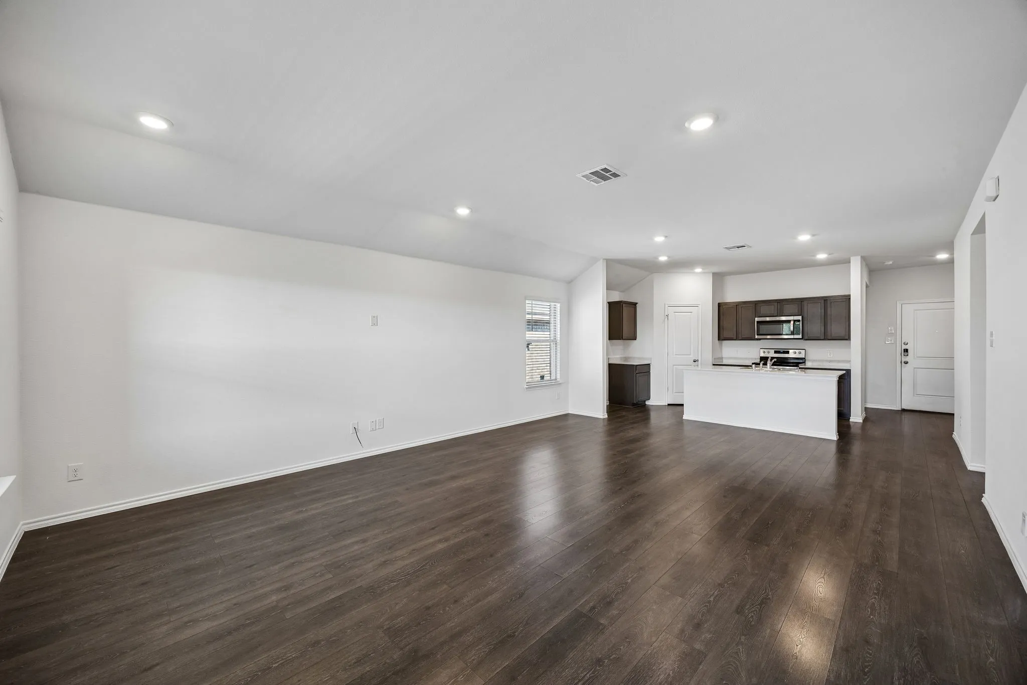 Single Family Residence For Rent in Kaufman County , 3030 Sweetwater Trail, Forney, Texas 75126, 4 Bedroom, 2 Bathroom, 2 Garage spaces, 1,649 Sqft, built in 2021, mls#21404693, Real Estate Agent in Forney, Homes For Rent in Kaufman county, Homes For Rent in Forney, Realtor in Forney Texas, Real Estate Brokerage Independent Realty Texas, Luminita Cordes Realtor