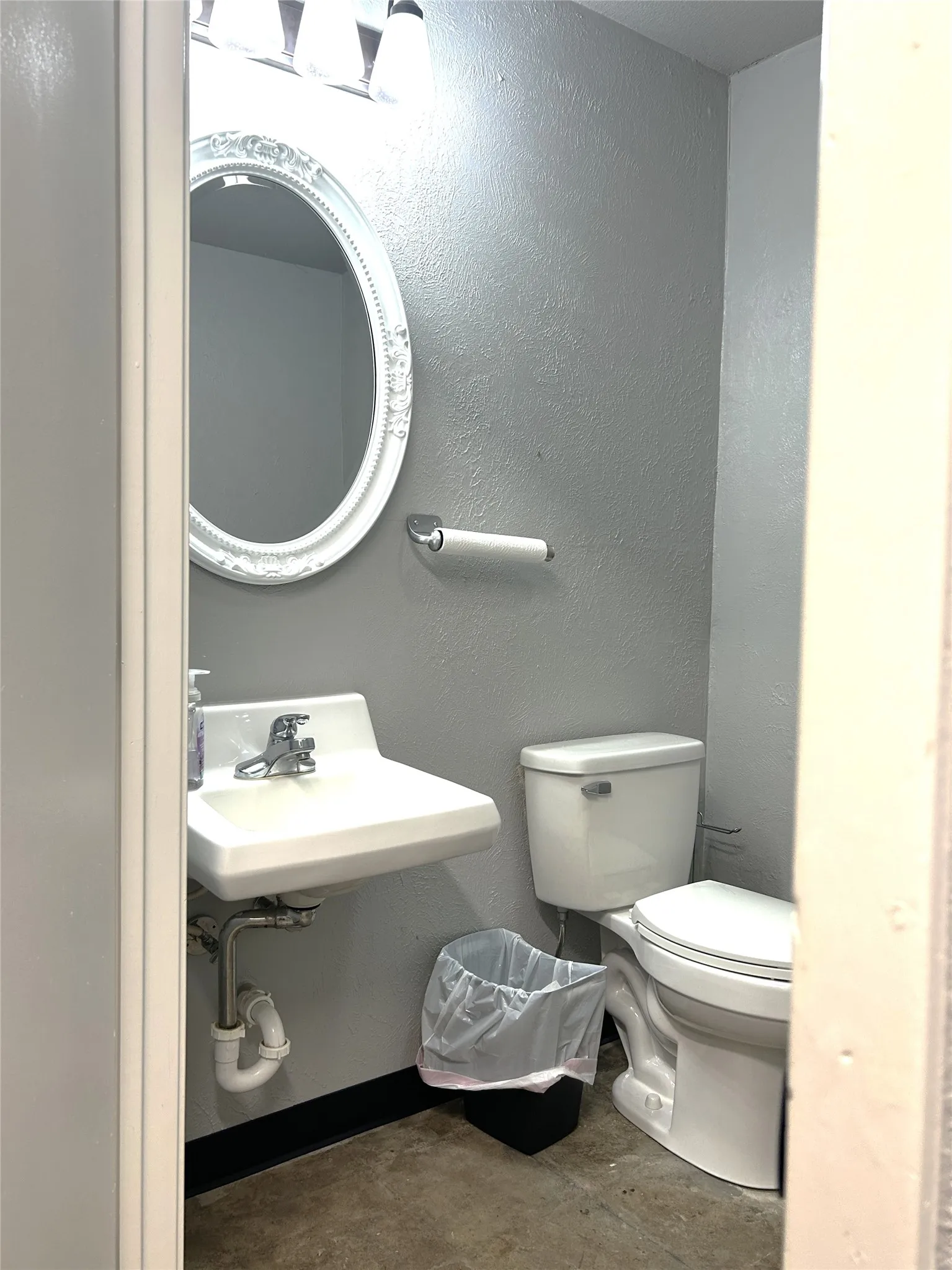Retail For Sale in Johnson County , 304 E Criner 1 Street, Grandview, Texas 76050, 0, 0, Garage spaces, 0 Sqft, built in 1930, mls#21403687, Real Estate Agent in Grandview, Homes For Sale in Johnson county, Homes For Sale in Grandview, Realtor in Grandview Texas, Real Estate Brokerage Independent Realty Texas, Luminita Cordes Realtor
