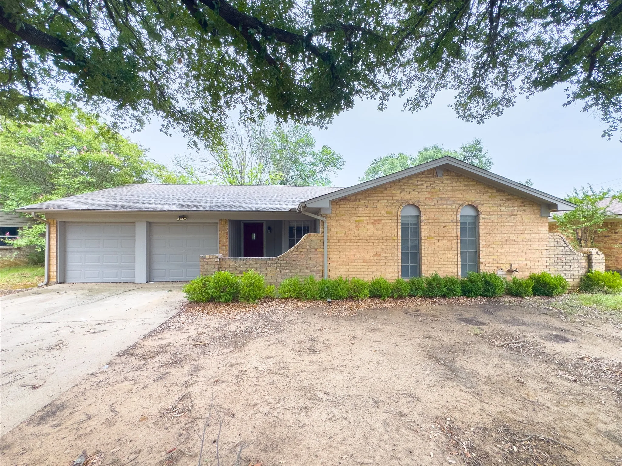 Single Family Residence For Rent in Tarrant County , 808 Warwick Street, Bedford, Texas 76022, 3 Bedroom, 2 Bathroom, 2 Garage spaces, 1,484 Sqft, built in 1970, mls#21404698, Real Estate Agent in Bedford, Homes For Rent in Tarrant county, Homes For Rent in Bedford, Realtor in Bedford Texas, Real Estate Brokerage Independent Realty Texas, Luminita Cordes Realtor