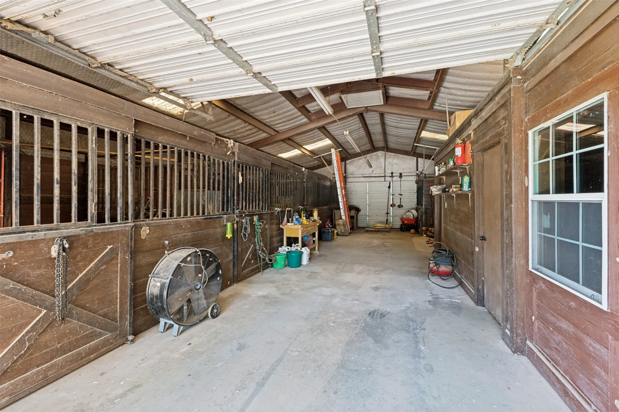 Single Family Residence For Sale in Wood County , 1644 County Road 4730, Winnsboro, Texas 75494, 4 Bedroom, 3 Bathroom, 3 Garage spaces, 3,200 Sqft, built in 2005, mls#21404649, Real Estate Agent in Winnsboro, Homes For Sale in Wood county, Homes For Sale in Winnsboro, Realtor in Winnsboro Texas, Real Estate Brokerage Independent Realty Texas, Luminita Cordes Realtor