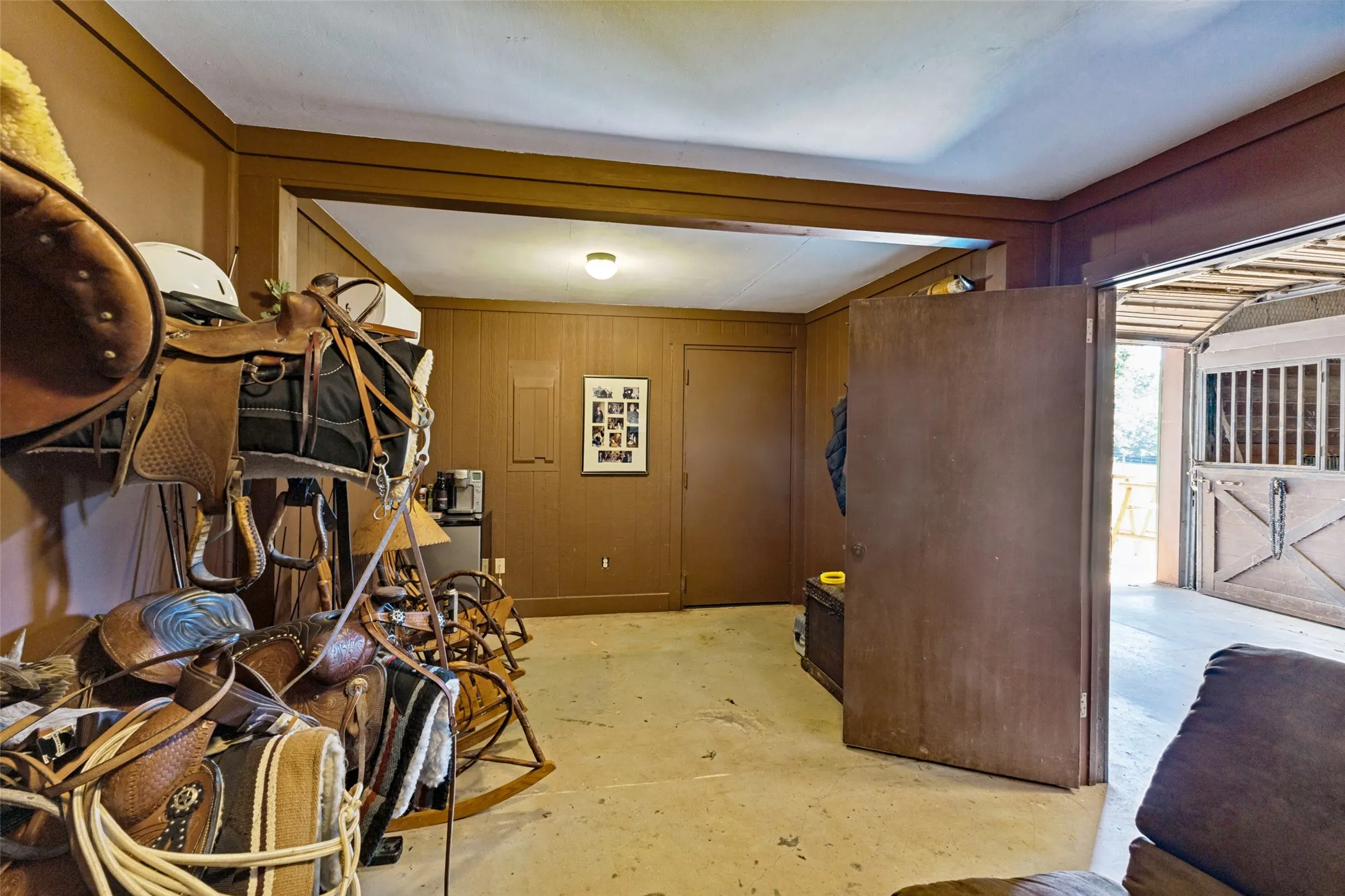 Single Family Residence For Sale in Wood County , 1644 County Road 4730, Winnsboro, Texas 75494, 4 Bedroom, 3 Bathroom, 3 Garage spaces, 3,200 Sqft, built in 2005, mls#21404649, Real Estate Agent in Winnsboro, Homes For Sale in Wood county, Homes For Sale in Winnsboro, Realtor in Winnsboro Texas, Real Estate Brokerage Independent Realty Texas, Luminita Cordes Realtor