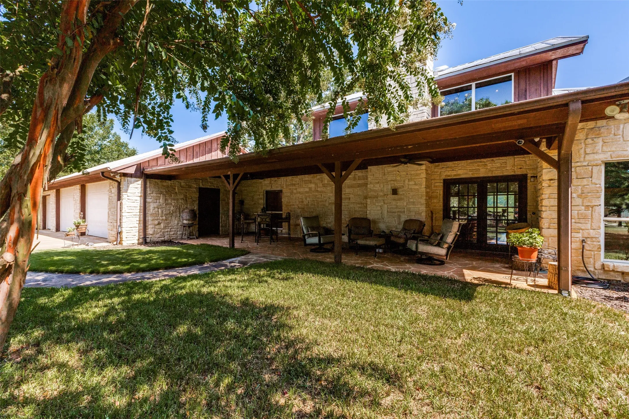 Single Family Residence For Sale in Wood County , 1644 County Road 4730, Winnsboro, Texas 75494, 4 Bedroom, 3 Bathroom, 3 Garage spaces, 3,200 Sqft, built in 2005, mls#21404649, Real Estate Agent in Winnsboro, Homes For Sale in Wood county, Homes For Sale in Winnsboro, Realtor in Winnsboro Texas, Real Estate Brokerage Independent Realty Texas, Luminita Cordes Realtor