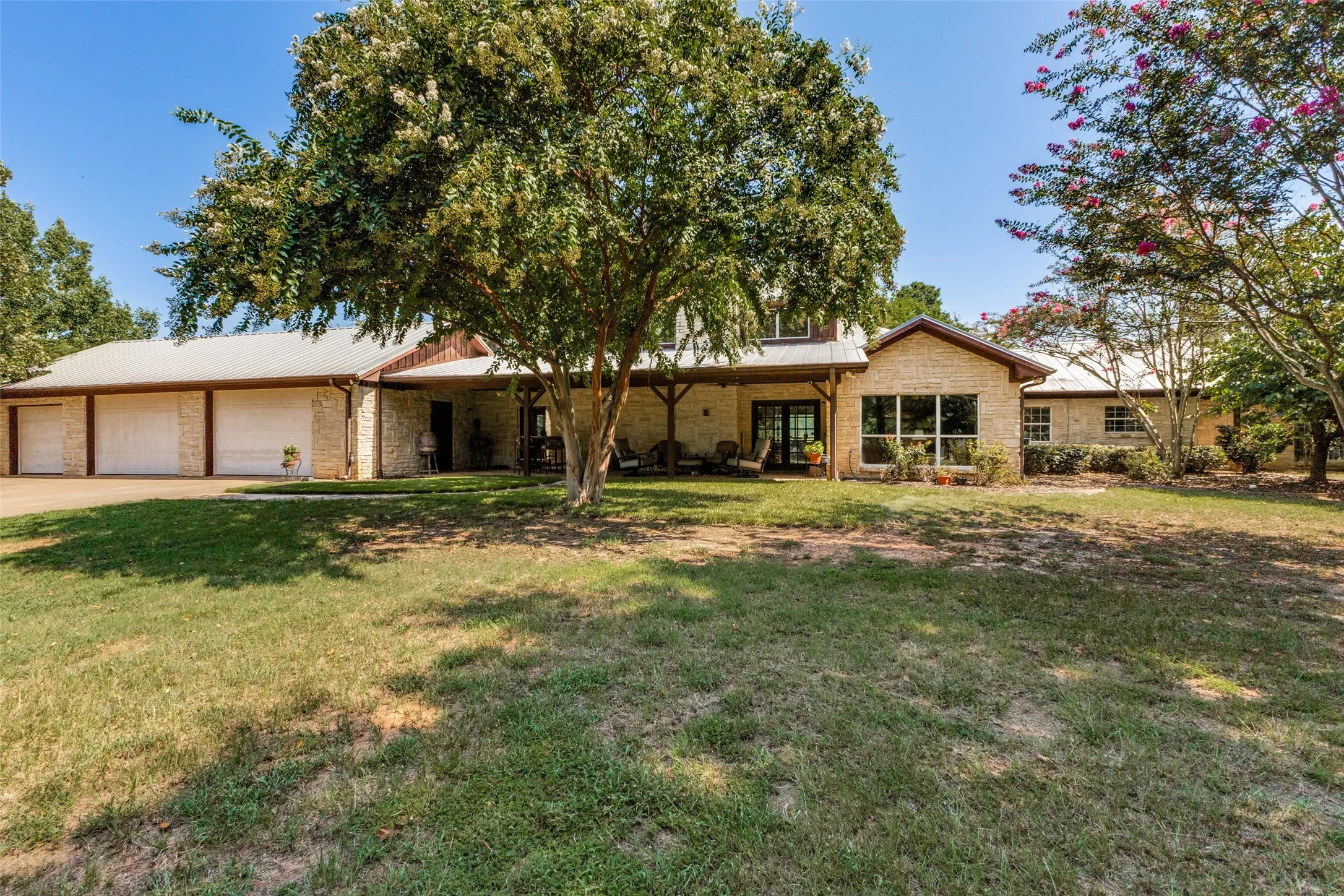 Single Family Residence For Sale in Wood County , 1644 County Road 4730, Winnsboro, Texas 75494, 4 Bedroom, 3 Bathroom, 3 Garage spaces, 3,200 Sqft, built in 2005, mls#21404649, Real Estate Agent in Winnsboro, Homes For Sale in Wood county, Homes For Sale in Winnsboro, Realtor in Winnsboro Texas, Real Estate Brokerage Independent Realty Texas, Luminita Cordes Realtor