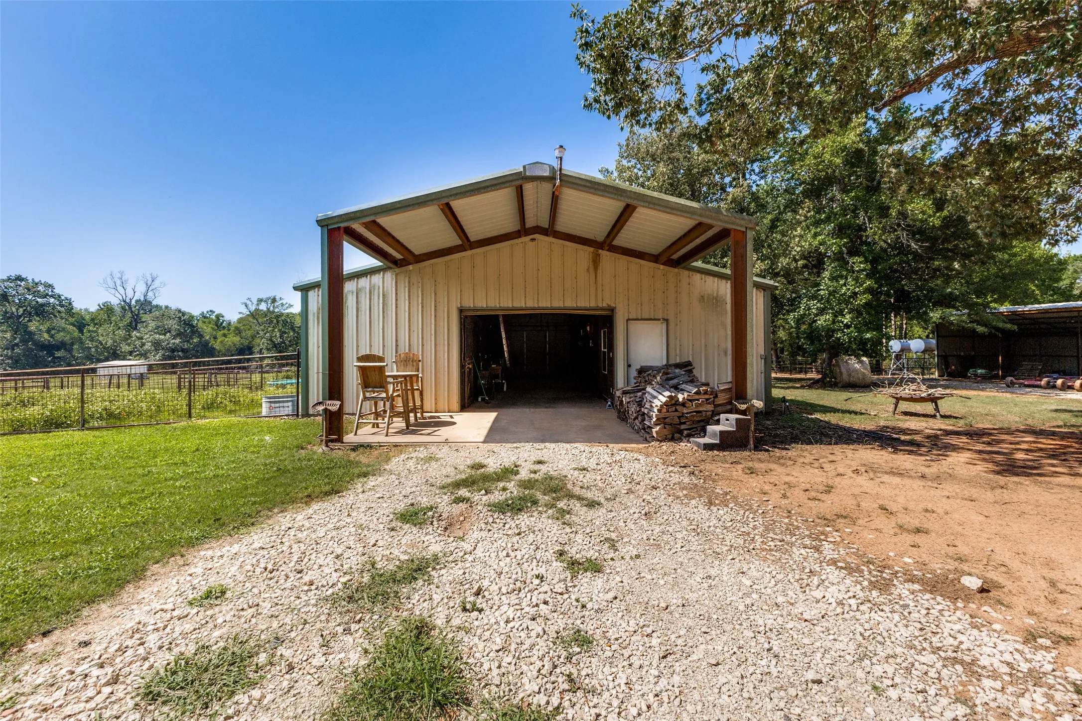 Single Family Residence For Sale in Wood County , 1644 County Road 4730, Winnsboro, Texas 75494, 4 Bedroom, 3 Bathroom, 3 Garage spaces, 3,200 Sqft, built in 2005, mls#21404649, Real Estate Agent in Winnsboro, Homes For Sale in Wood county, Homes For Sale in Winnsboro, Realtor in Winnsboro Texas, Real Estate Brokerage Independent Realty Texas, Luminita Cordes Realtor