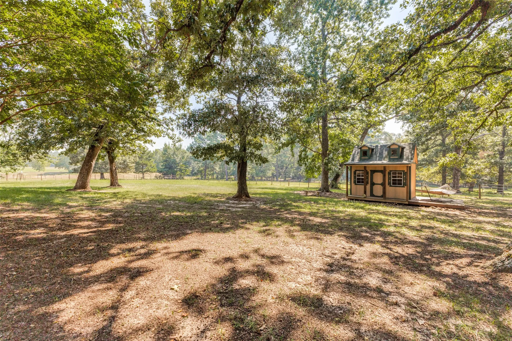 Single Family Residence For Sale in Wood County , 1644 County Road 4730, Winnsboro, Texas 75494, 4 Bedroom, 3 Bathroom, 3 Garage spaces, 3,200 Sqft, built in 2005, mls#21404649, Real Estate Agent in Winnsboro, Homes For Sale in Wood county, Homes For Sale in Winnsboro, Realtor in Winnsboro Texas, Real Estate Brokerage Independent Realty Texas, Luminita Cordes Realtor