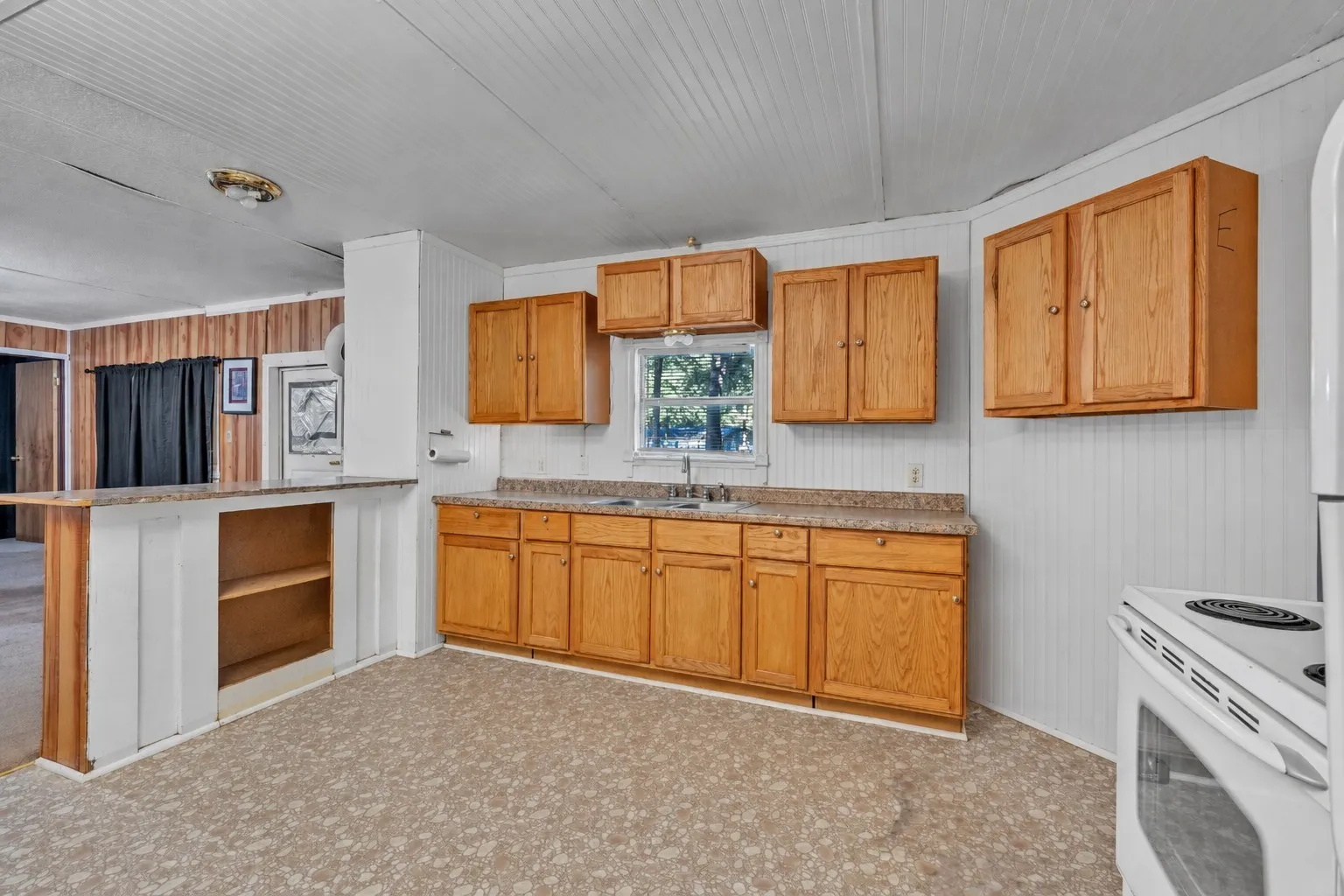 Mobile Home For Sale in Hood County , 4647 Lyndi Lane, Granbury, Texas 76049, 3 Bedroom, 2 Bathroom, 2 Garage spaces, 1,464 Sqft, built in 1982, mls#21404665, Real Estate Agent in Granbury, Homes For Sale in Hood county, Homes For Sale in Granbury, Realtor in Granbury Texas, Real Estate Brokerage Independent Realty Texas, Luminita Cordes Realtor