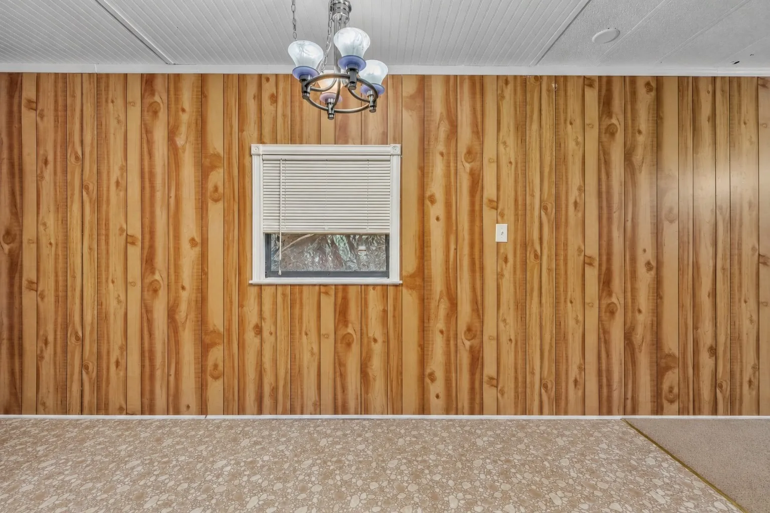 Mobile Home For Sale in Hood County , 4647 Lyndi Lane, Granbury, Texas 76049, 3 Bedroom, 2 Bathroom, 2 Garage spaces, 1,464 Sqft, built in 1982, mls#21404665, Real Estate Agent in Granbury, Homes For Sale in Hood county, Homes For Sale in Granbury, Realtor in Granbury Texas, Real Estate Brokerage Independent Realty Texas, Luminita Cordes Realtor