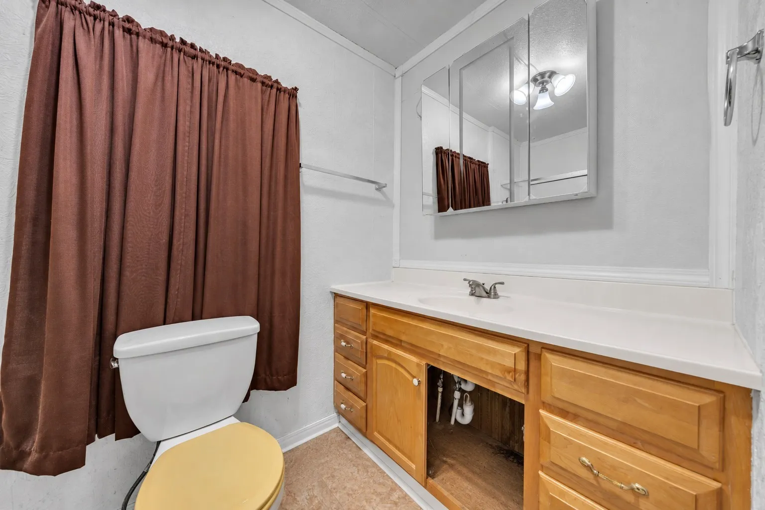 Mobile Home For Sale in Hood County , 4647 Lyndi Lane, Granbury, Texas 76049, 3 Bedroom, 2 Bathroom, 2 Garage spaces, 1,464 Sqft, built in 1982, mls#21404665, Real Estate Agent in Granbury, Homes For Sale in Hood county, Homes For Sale in Granbury, Realtor in Granbury Texas, Real Estate Brokerage Independent Realty Texas, Luminita Cordes Realtor